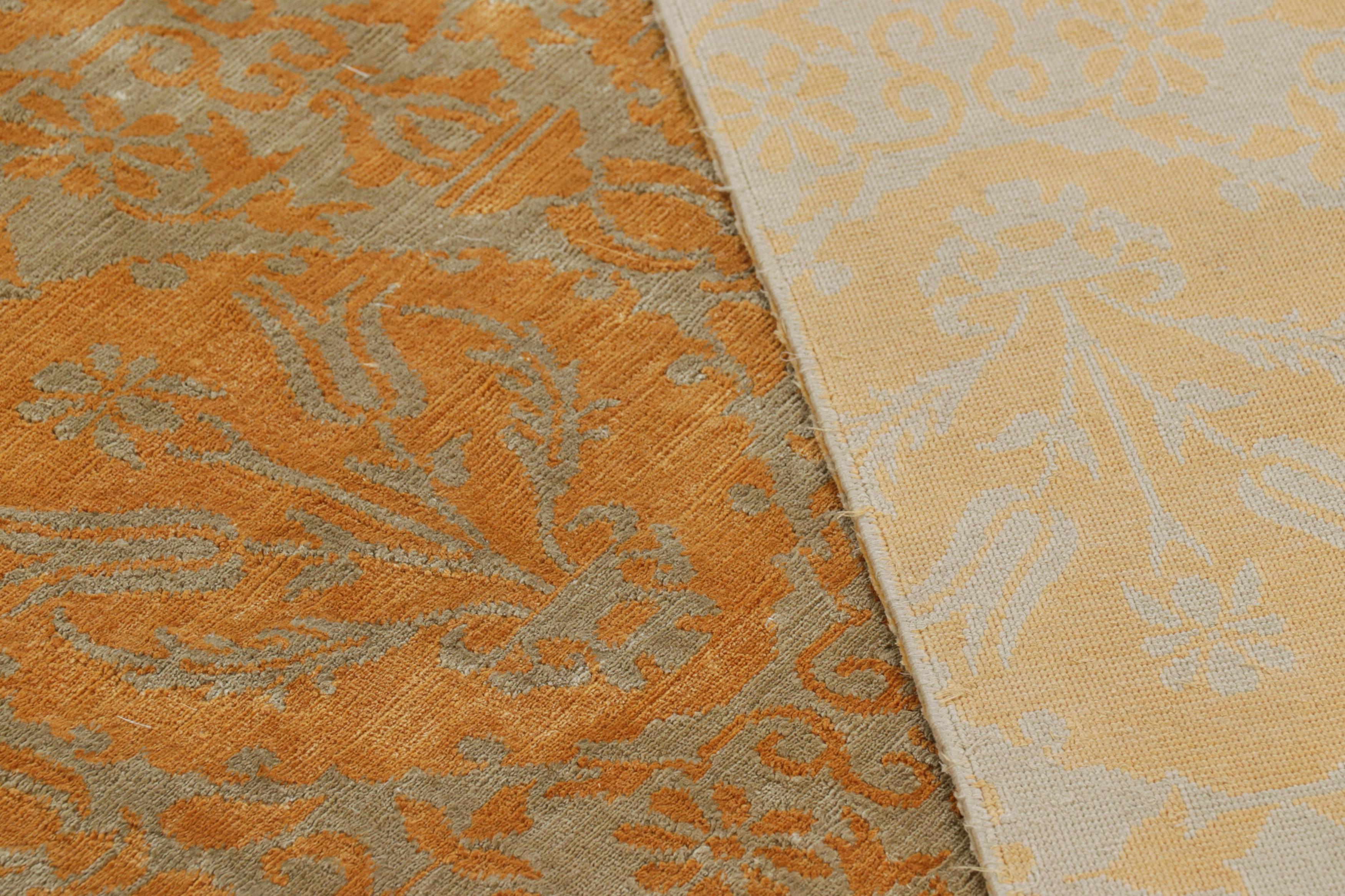 Rug & Kilim's European Rug in Gold and Greene with Floral Patterns Medici (tapis européen en or et vert avec motifs floraux) en vente 1