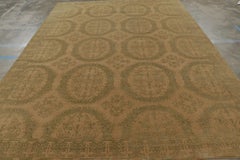 Rug & Kilim's Europäischer Teppich in Gold mit floralen Medaillons Catana