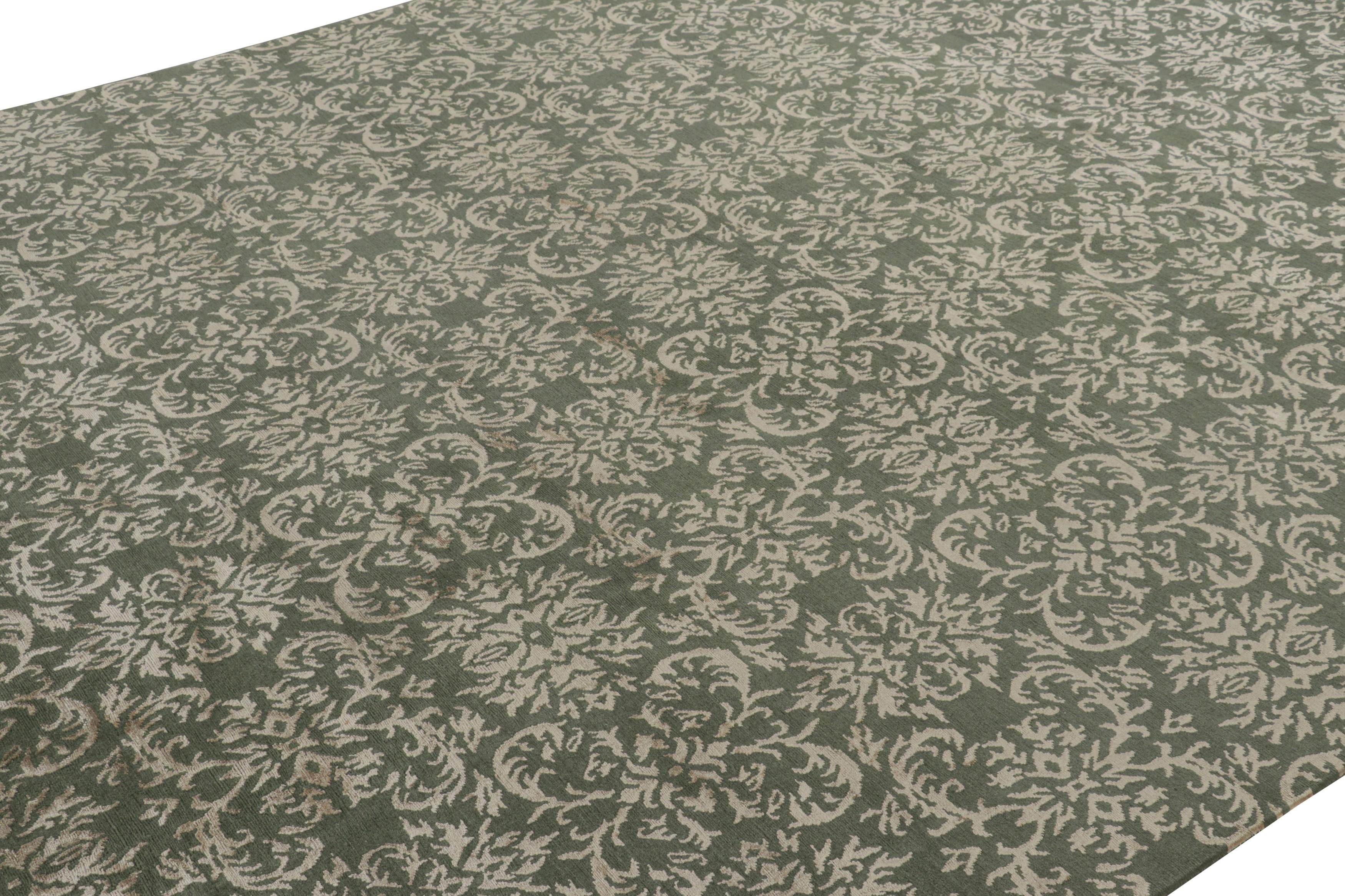 Dieser handgeknüpfte Teppich aus Wolle und Seide in unserem luxuriösen nepalesischen Flor im Format 9x12 ist eine Ergänzung der europäischen Teppichkollektion von Rug & Kilim.

Über das Design:

Bewunderer des Handwerks und Sammler feiner