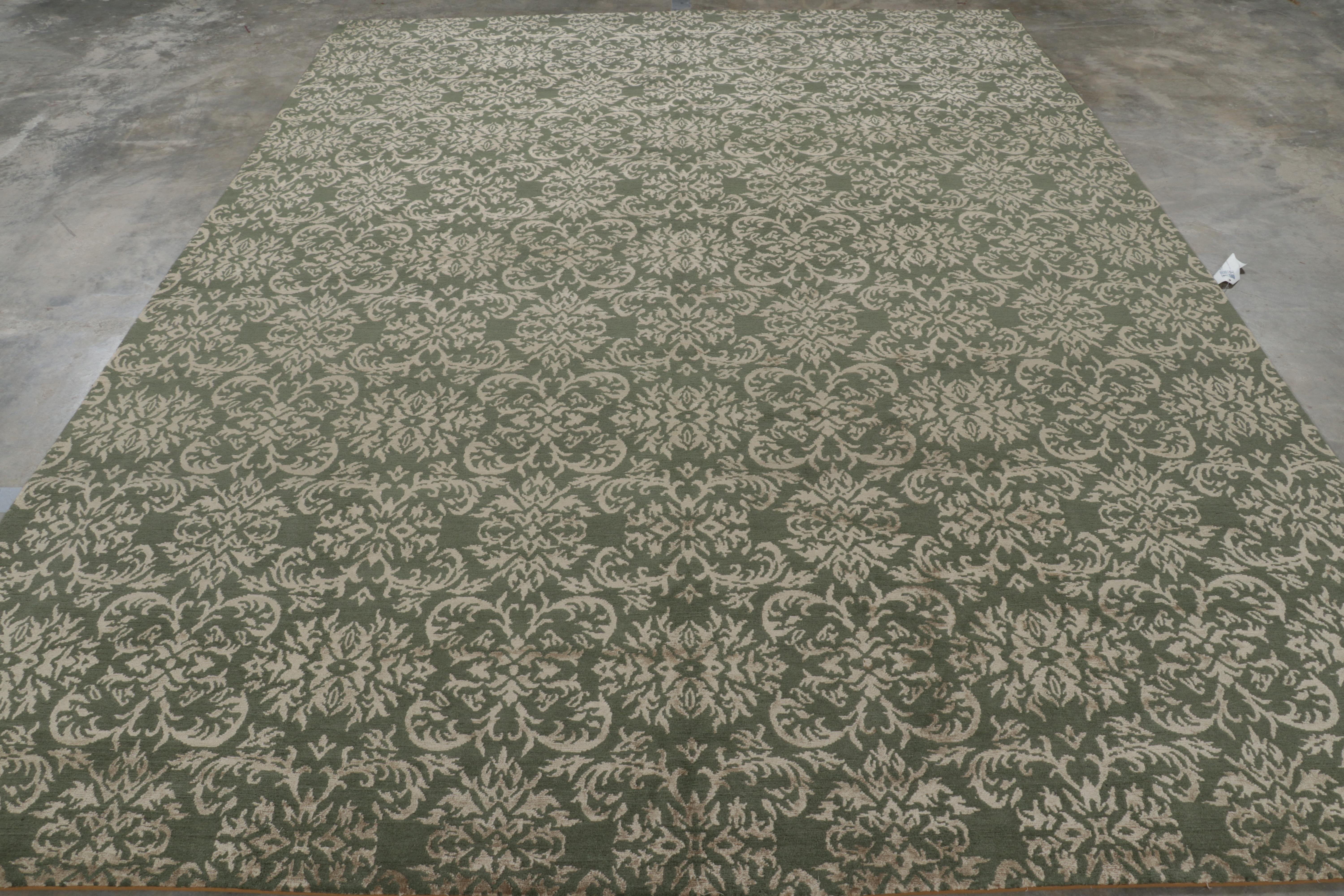 Annodato a mano in lana e seta nel nostro più lussuoso vello nepalese, questo tappeto di transizione 9x12 è un'aggiunta alla collezione di tappeti europei di Rug & Kilim.

Sul design:

Gli ammiratori dell'artigianato e i collezionisti di arte