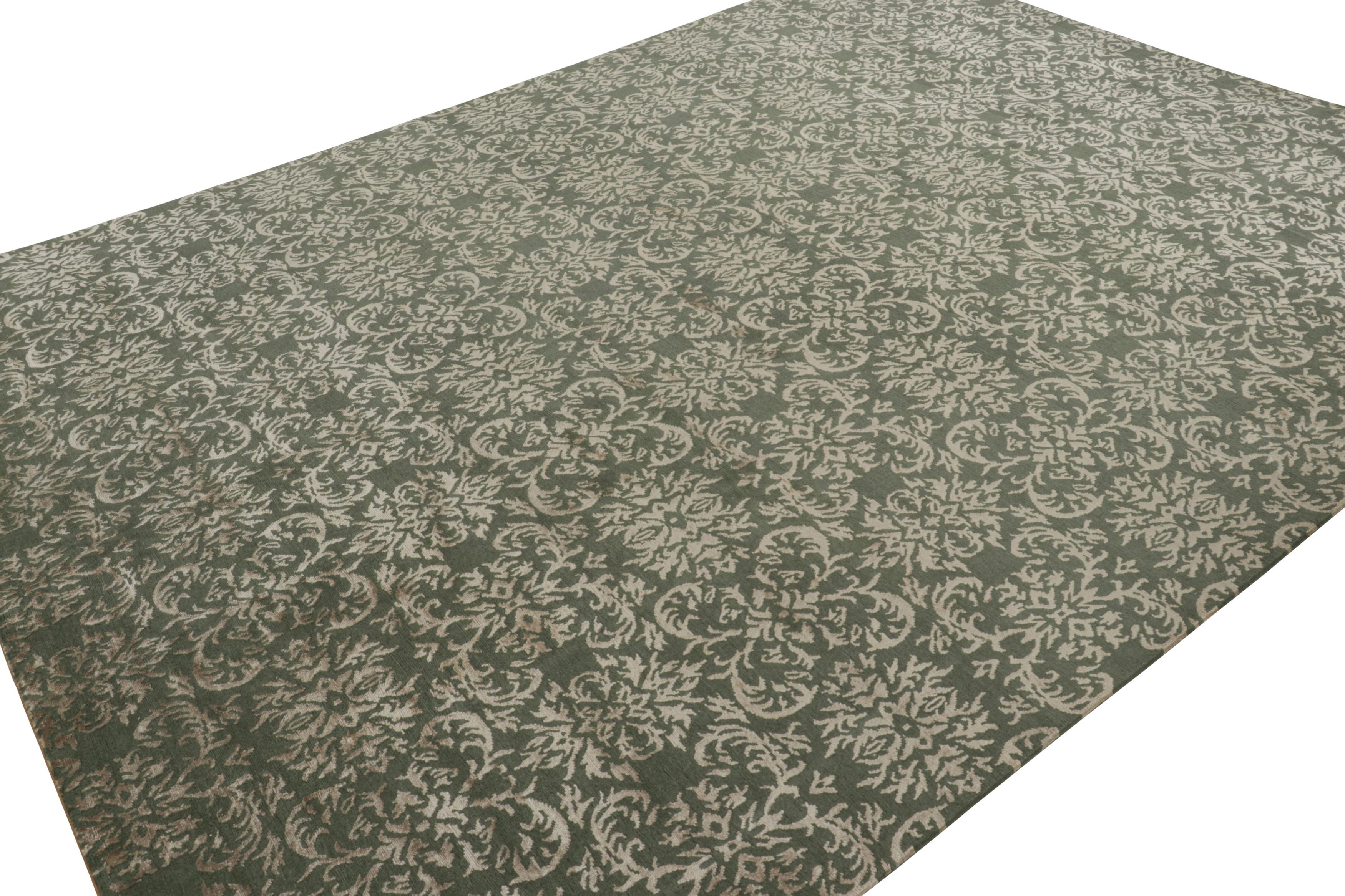 Rug & Kilim's Europäischer Teppich in Grün mit arabesken Mustern in Beige-Braun-Tönen im Zustand „Neu“ im Angebot in Long Island City, NY