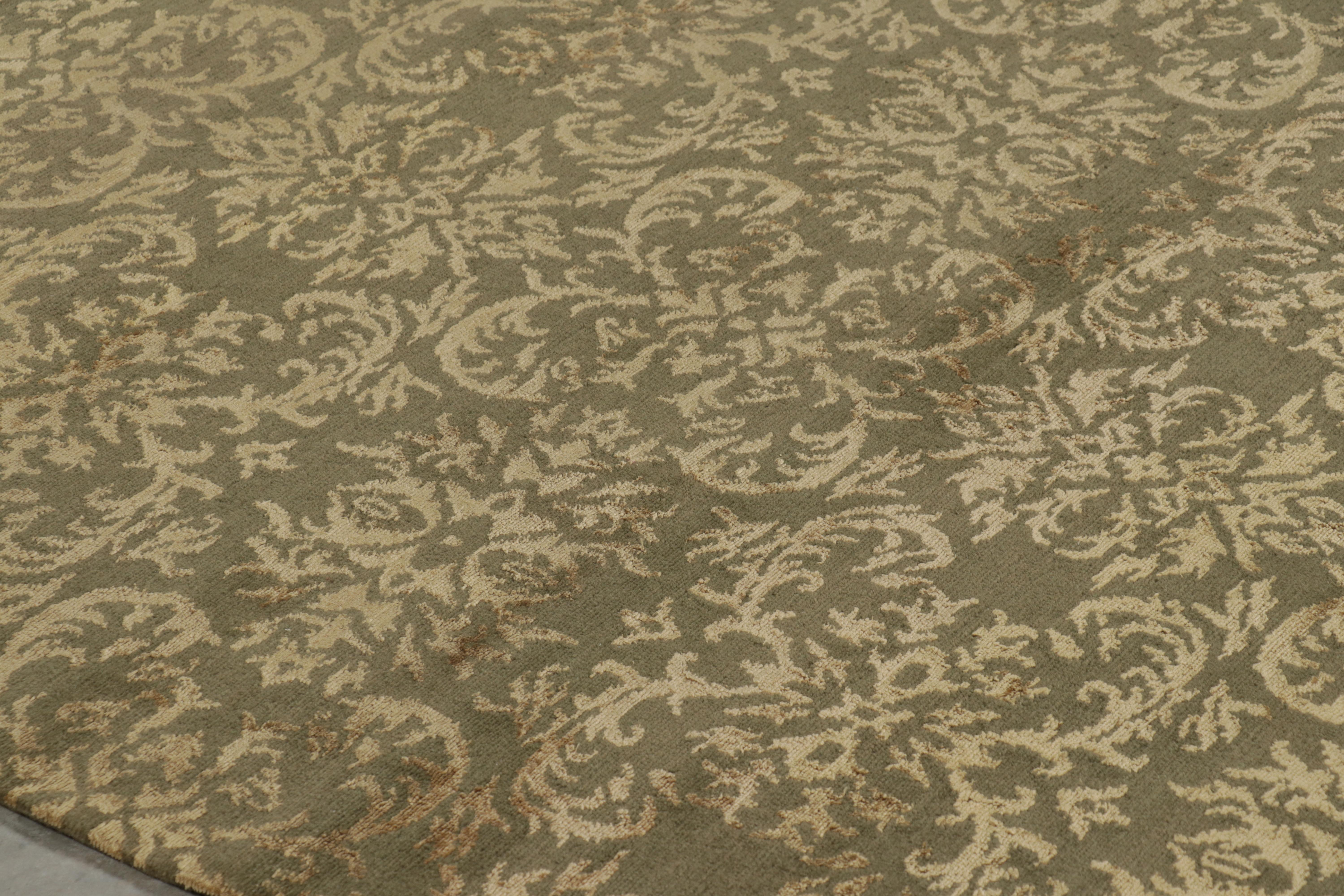 XXIe siècle et contemporain Rug & Kilim's European Rug in Green with Arabesque Patterns in Beige-Cream Tones (Tapis européen en vert avec des motifs arabes dans les tons beige-crème) en vente