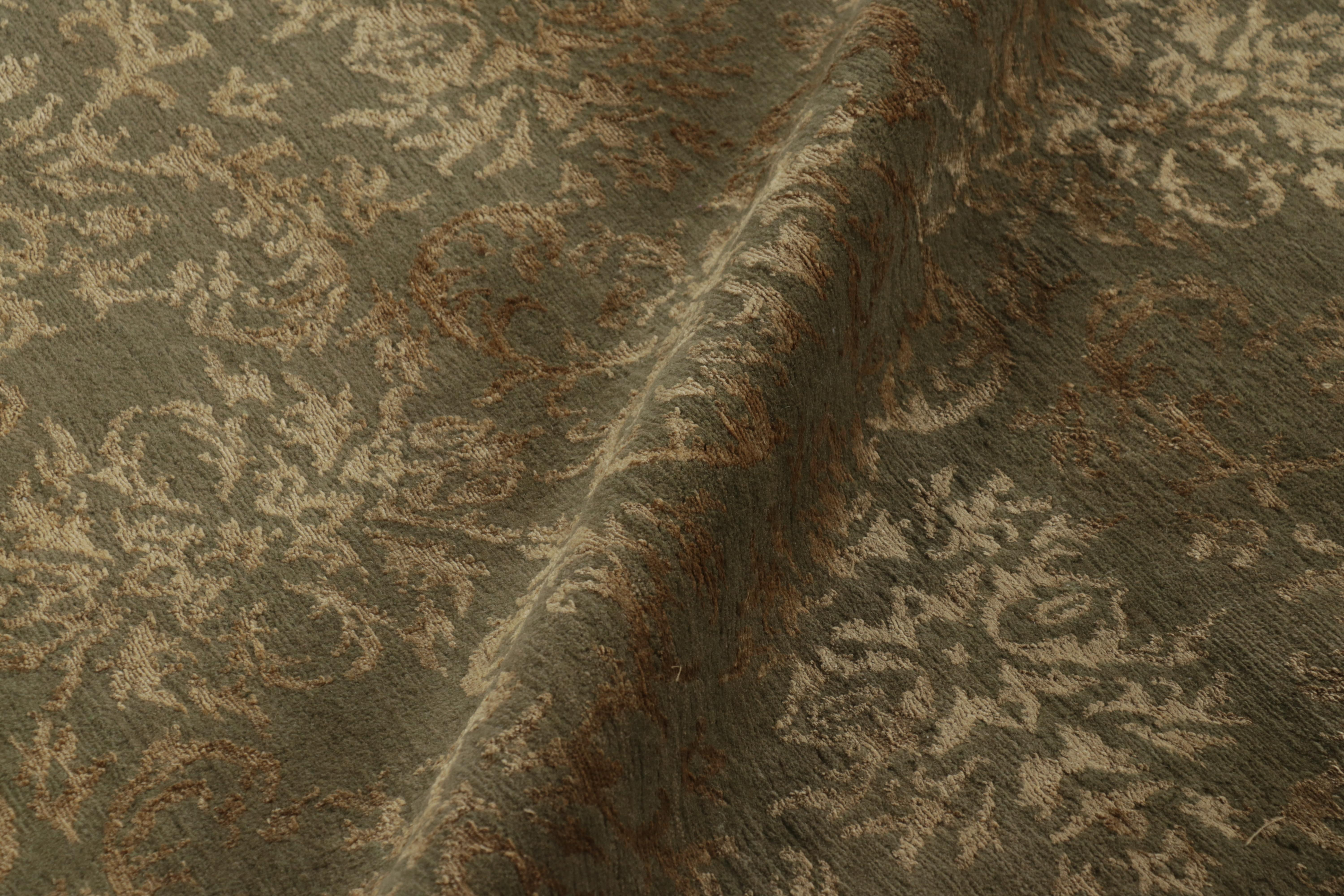 Rug & Kilim's European Rug in Green with Arabesque Patterns in Beige-Cream Tones (Tapis européen en vert avec des motifs arabes dans les tons beige-crème) en vente 2