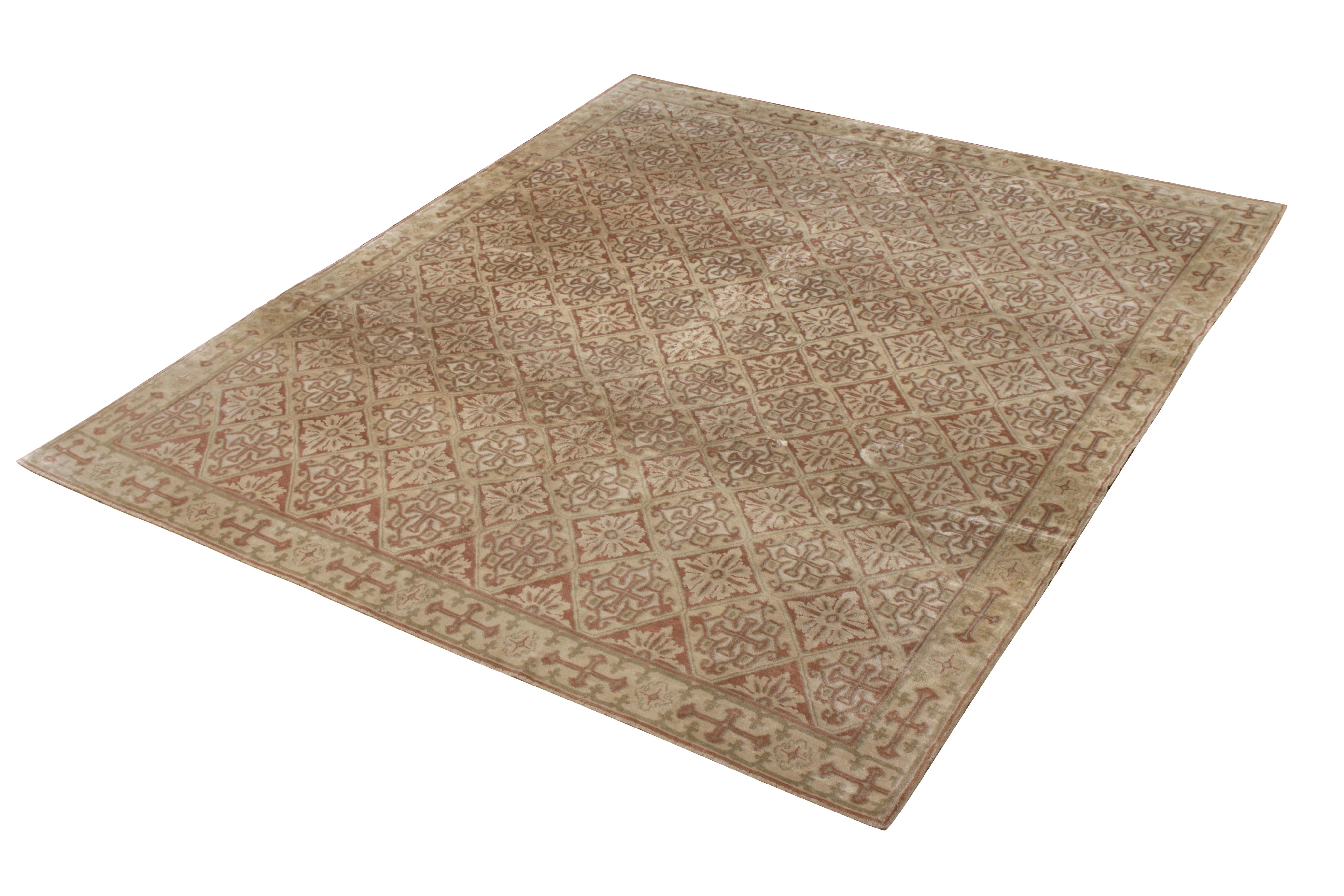Noué à la main dans un mélange unique de soie et de laine naturelles, ce tapis transitionnel 8 x 10 fait partie de la collection de tapis européens de Rug & Kilim. Il s'inspire d'un style de tapis Art déco européen caractéristique, comme celui de