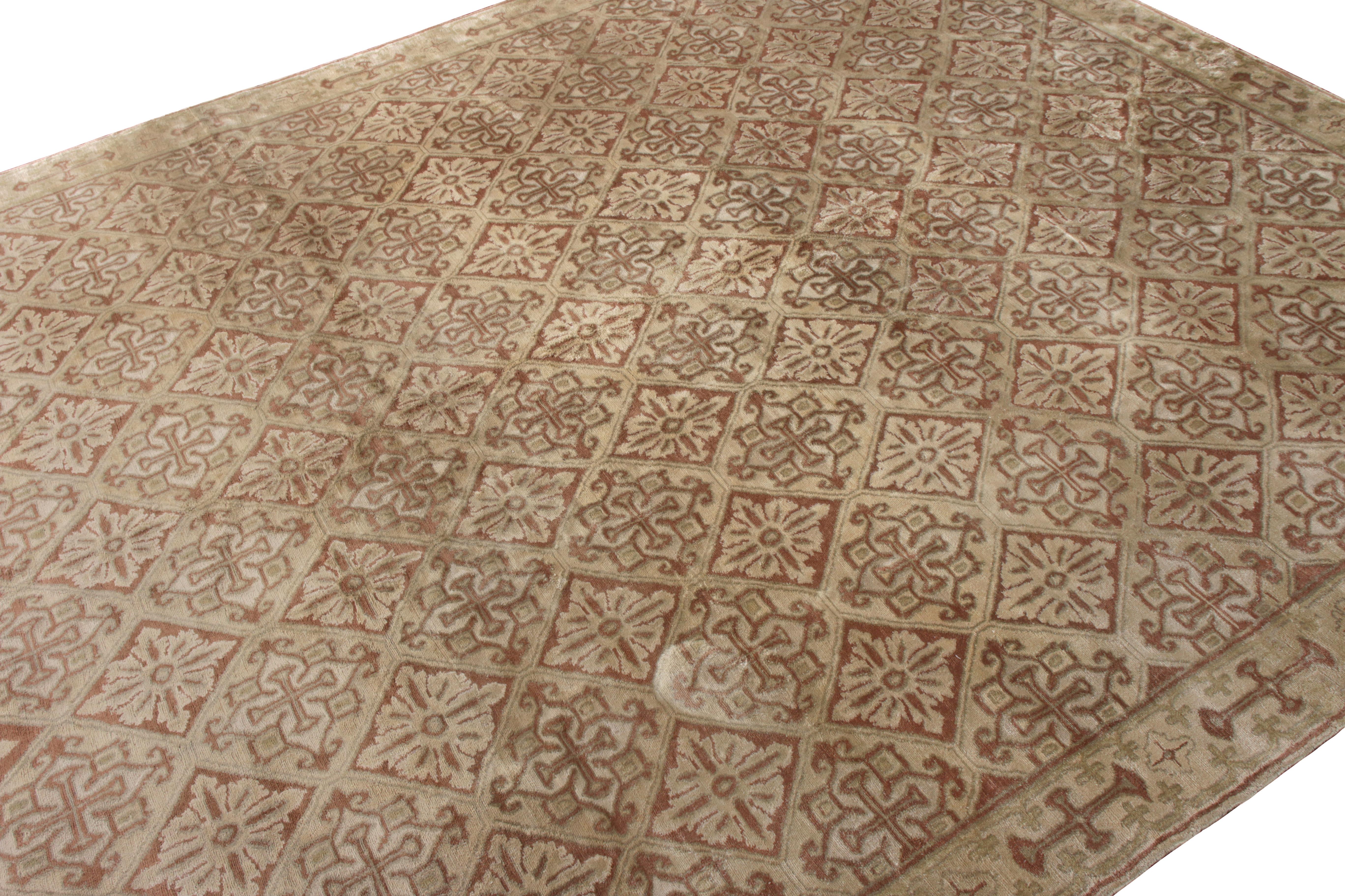 Rug & Kilim's European Style Art Deco Rug in Beige Brown Geometric Pattern (tapis de style européen Art déco à motif géométrique beige et brun) Neuf - En vente à Long Island City, NY