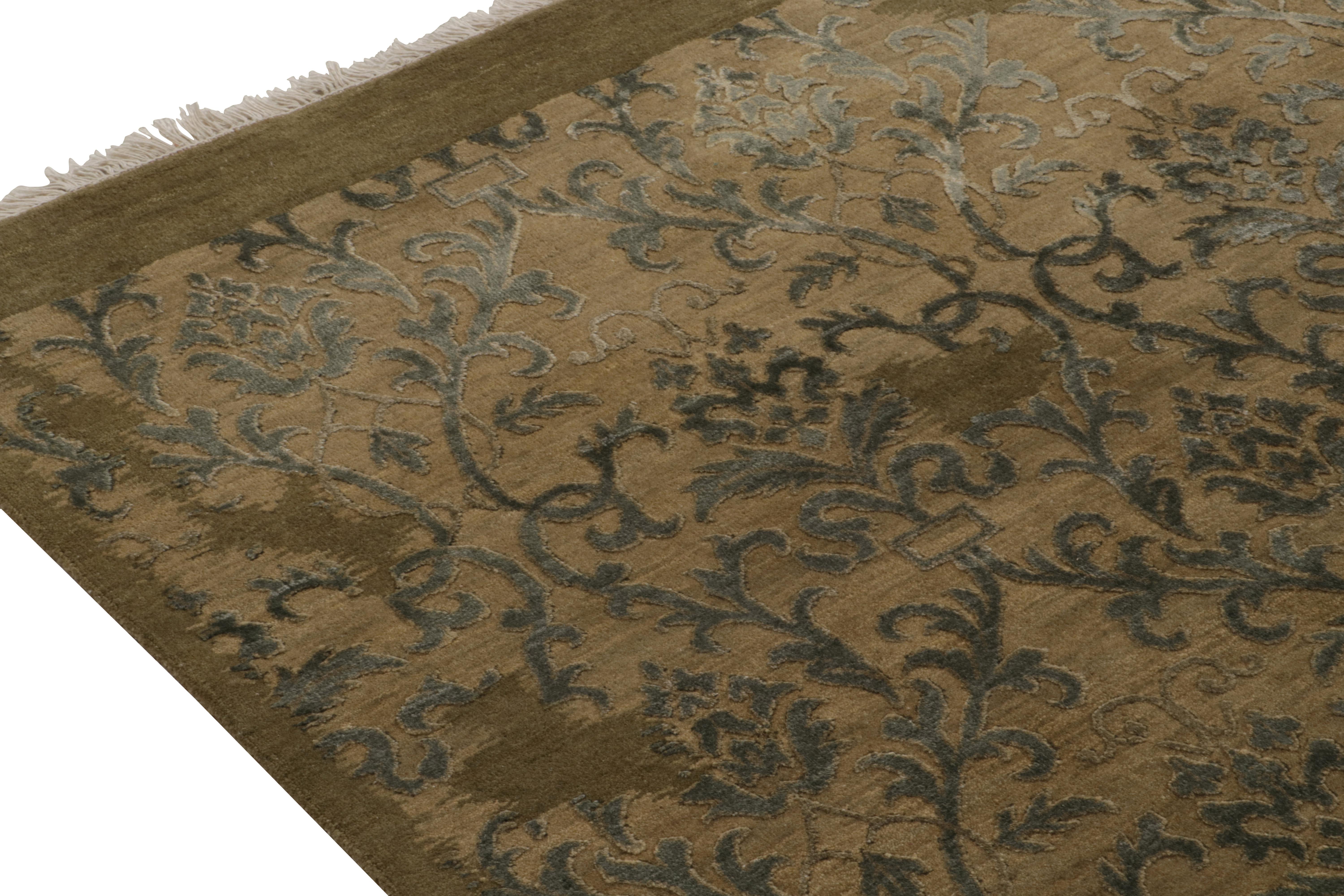 Rug & Kilim Europäischer Teppich Contemporary in Beige-Braun, Blau mit Blumenmuster im Zustand „Neu“ im Angebot in Long Island City, NY