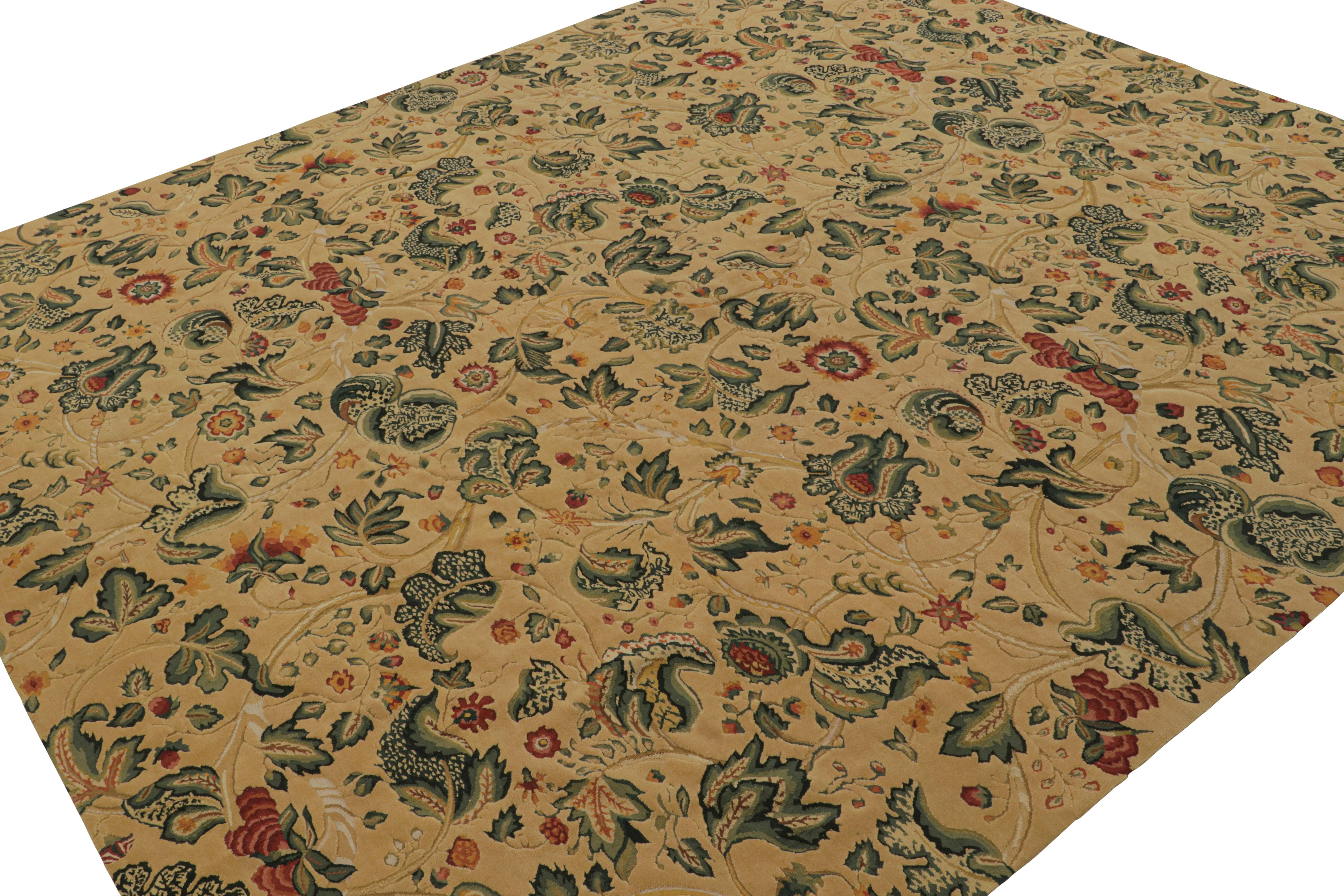 Tissé à la main en laine, ce tapis européen 10x12 à armure plate s'inspire des tapis et tapisseries Tudor anglaises du XVIIIe siècle. Le dessin présente des motifs floraux en vert, rouge, or et sarcelle sur l'ensemble du champ. 

Sur le design :
