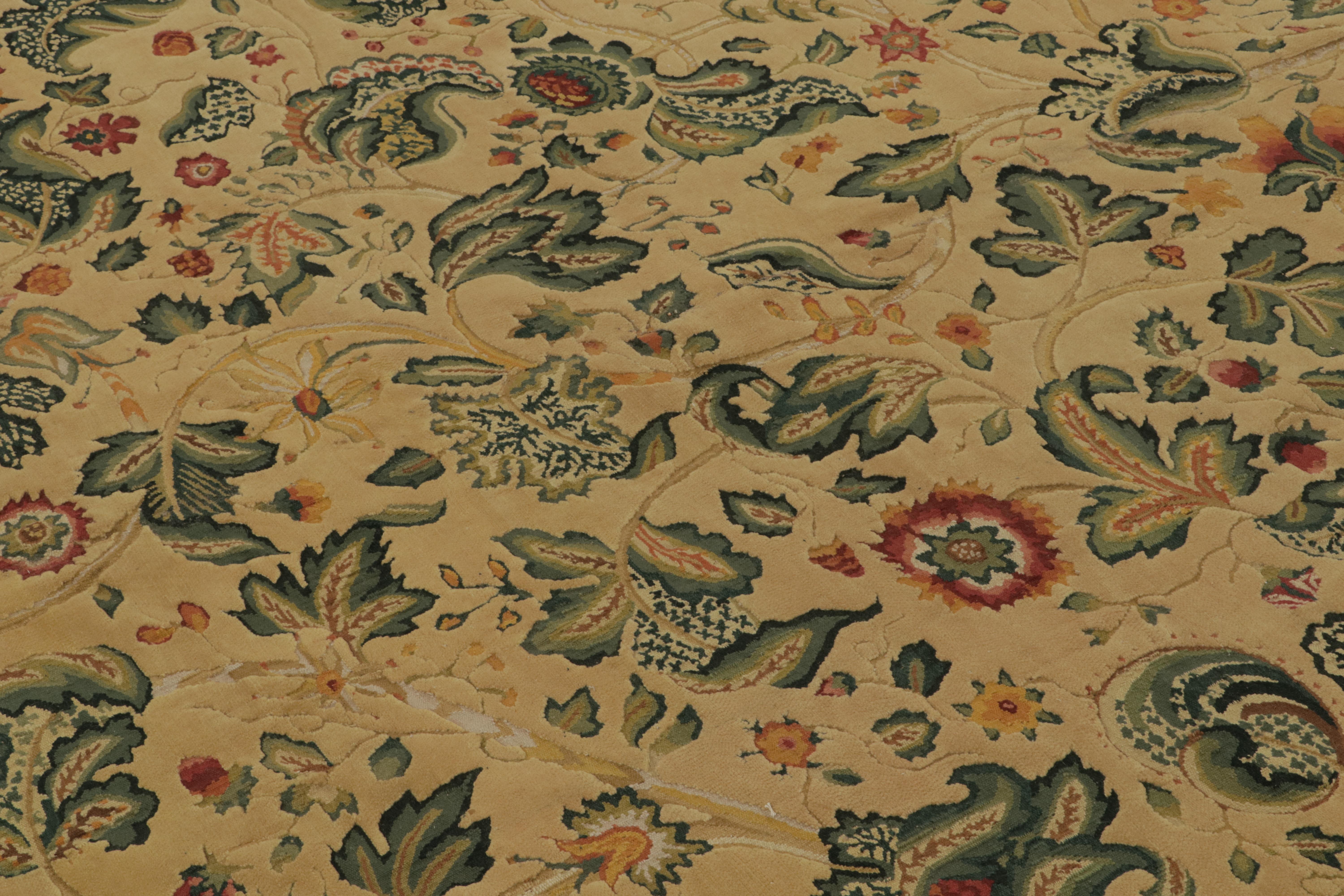 Rug & Kilim's Flachgewebe-Teppich in Creme mit Blumenmuster 'Tudor' im europäischen Stil (Chinesisch) im Angebot