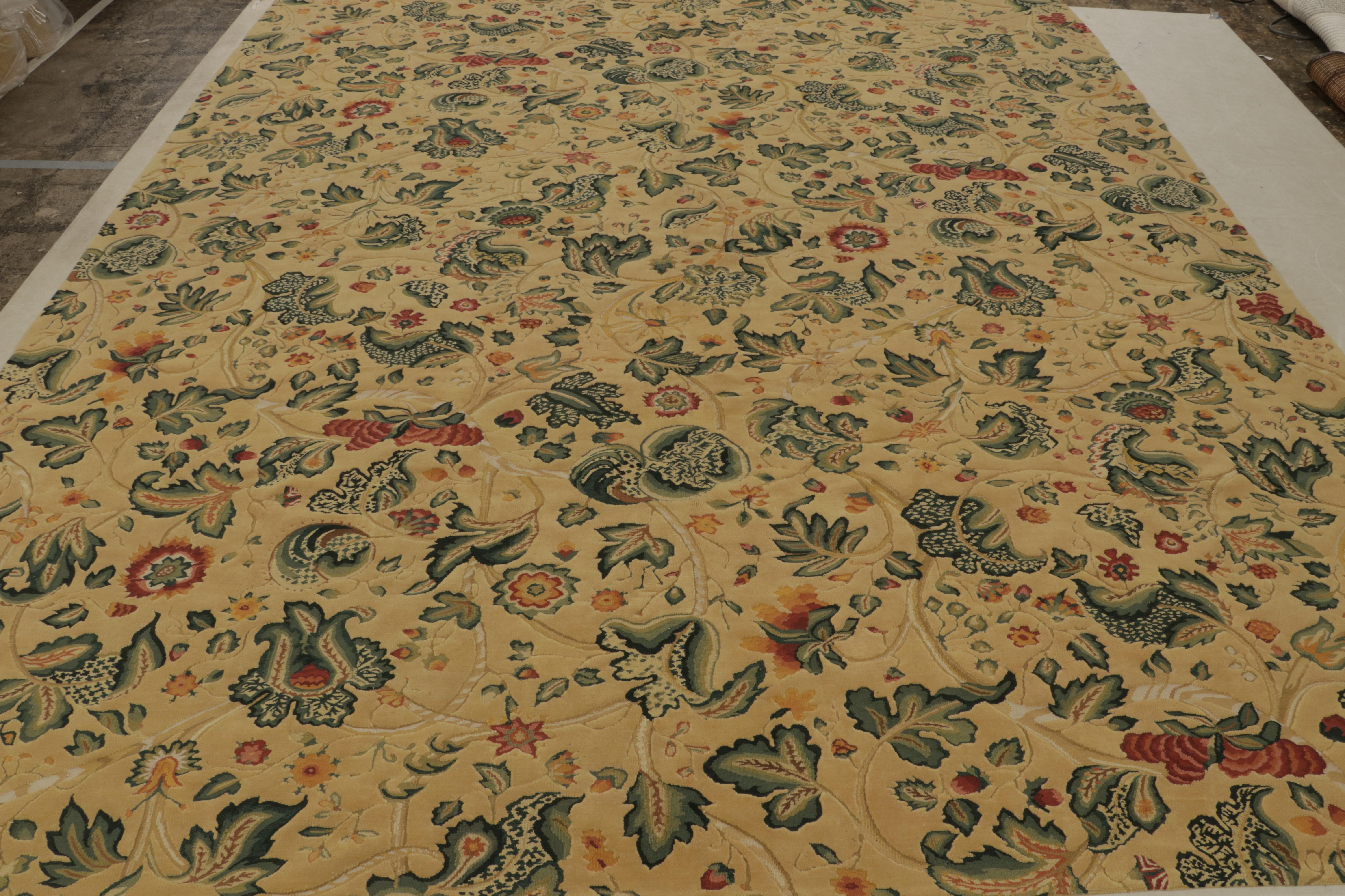 Rug & Kilim's Flachgewebe-Teppich in Creme mit Blumenmuster 'Tudor' im europäischen Stil (Handgewebt) im Angebot