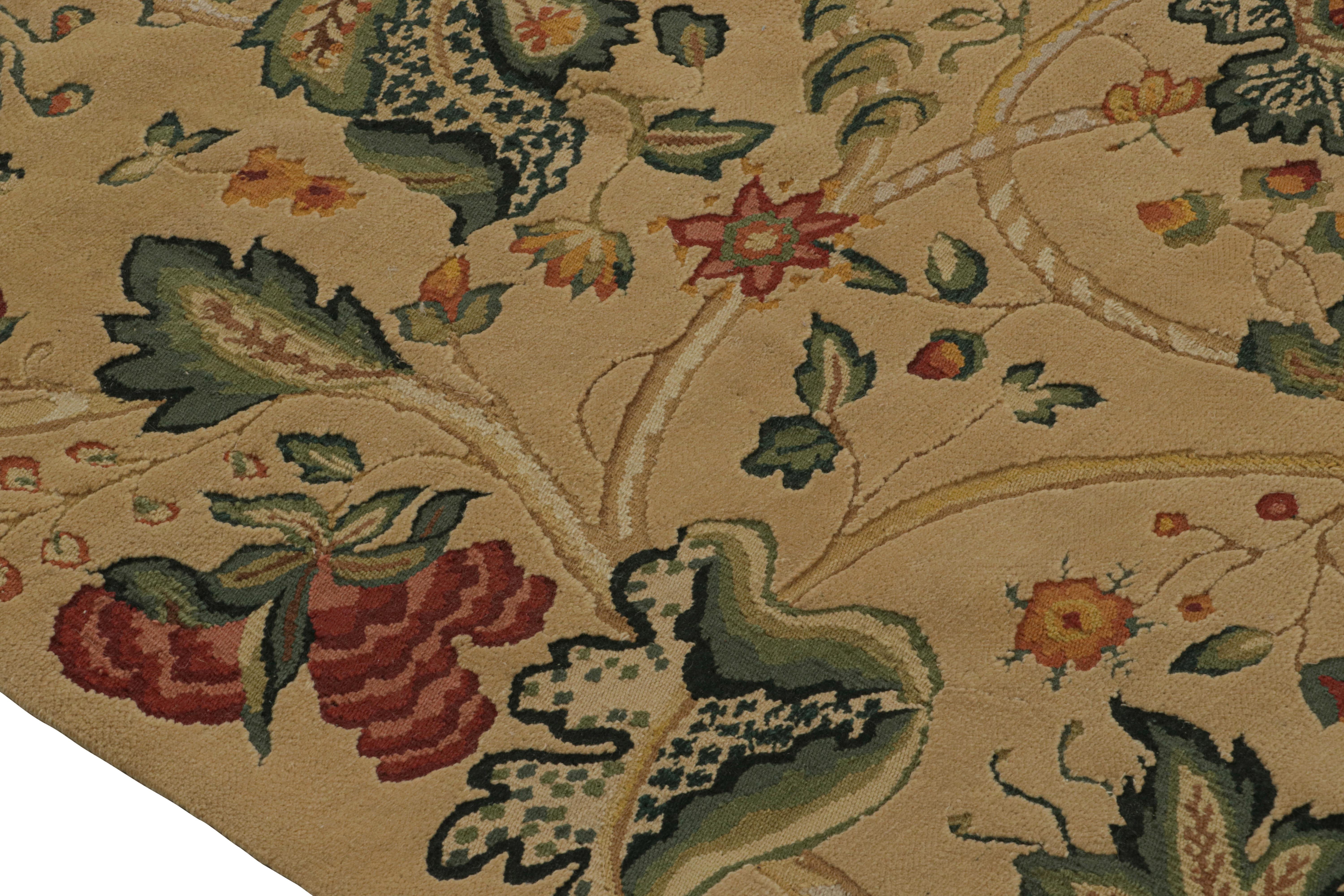 Rug & Kilim's Flachgewebe-Teppich in Creme mit Blumenmuster 'Tudor' im europäischen Stil (Handgewebt) im Angebot