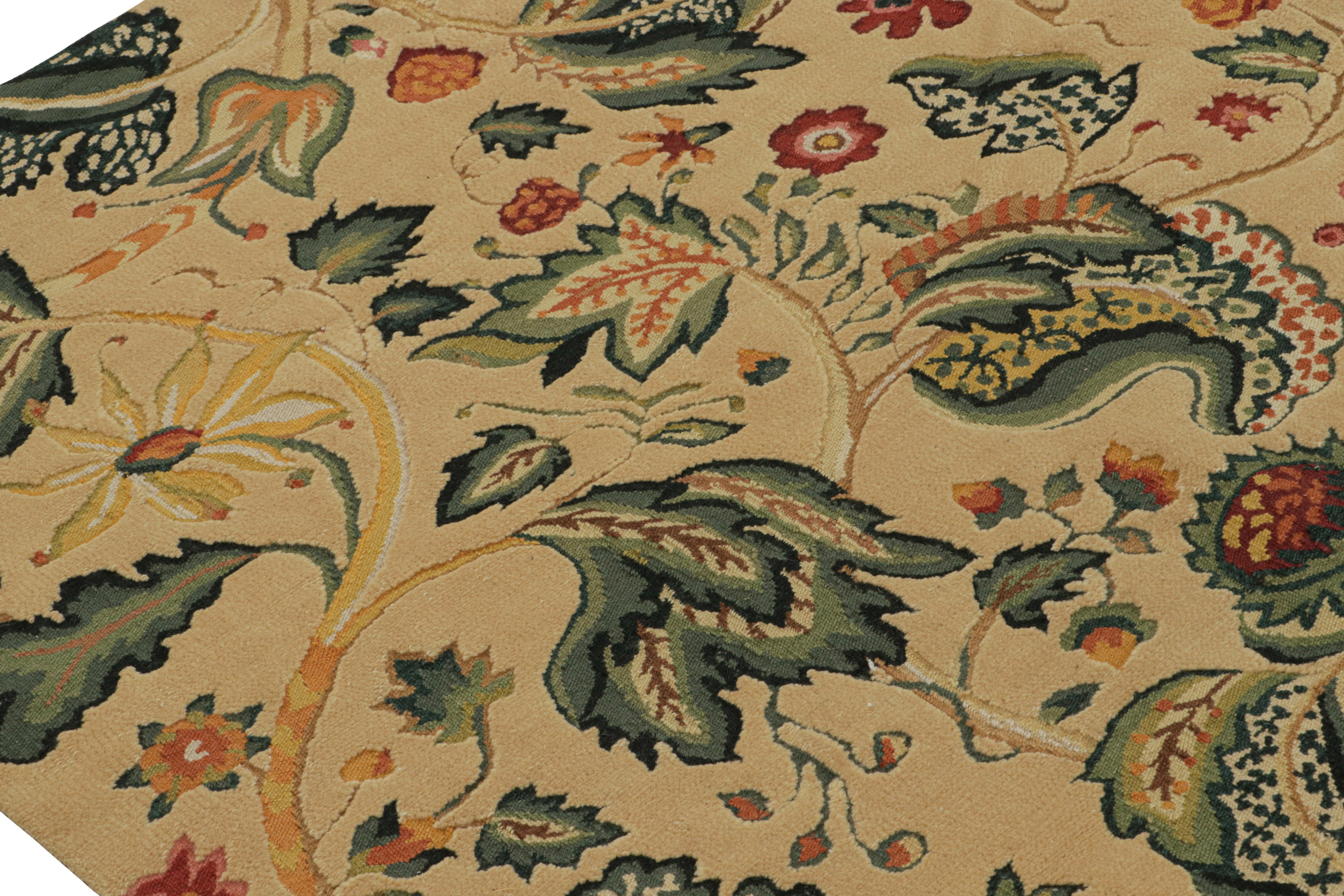 Rug & Kilim's Flachgewebe-Teppich in Creme mit Blumenmuster 'Tudor' im europäischen Stil im Zustand „Neu“ im Angebot in Long Island City, NY