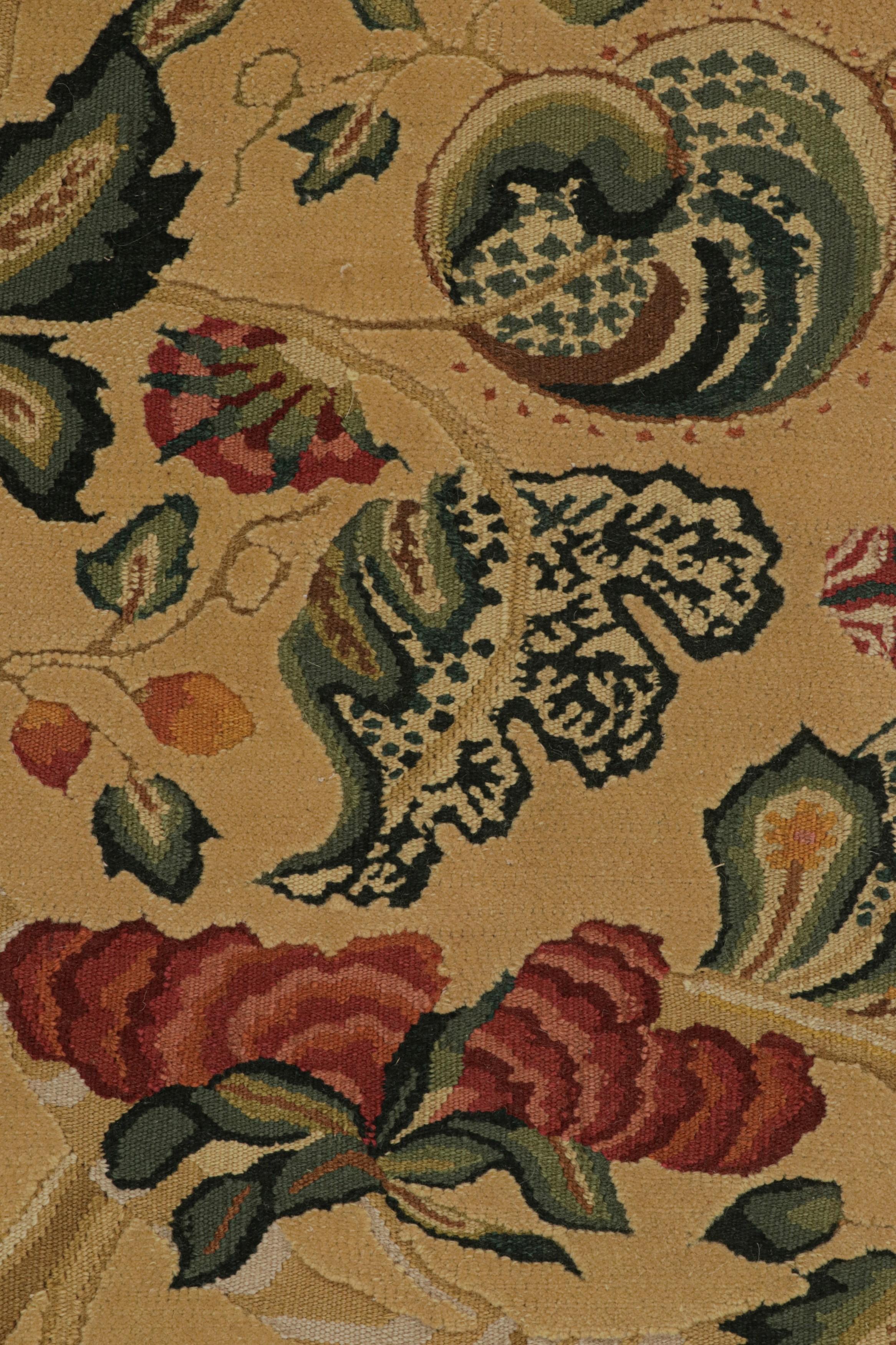 XXIe siècle et contemporain Rug & Kilim's European Style Flatweave Rug in Cream with Floral Patterns 'Tudor' (Tapis tissé plat de style européen en crème avec motifs floraux) en vente