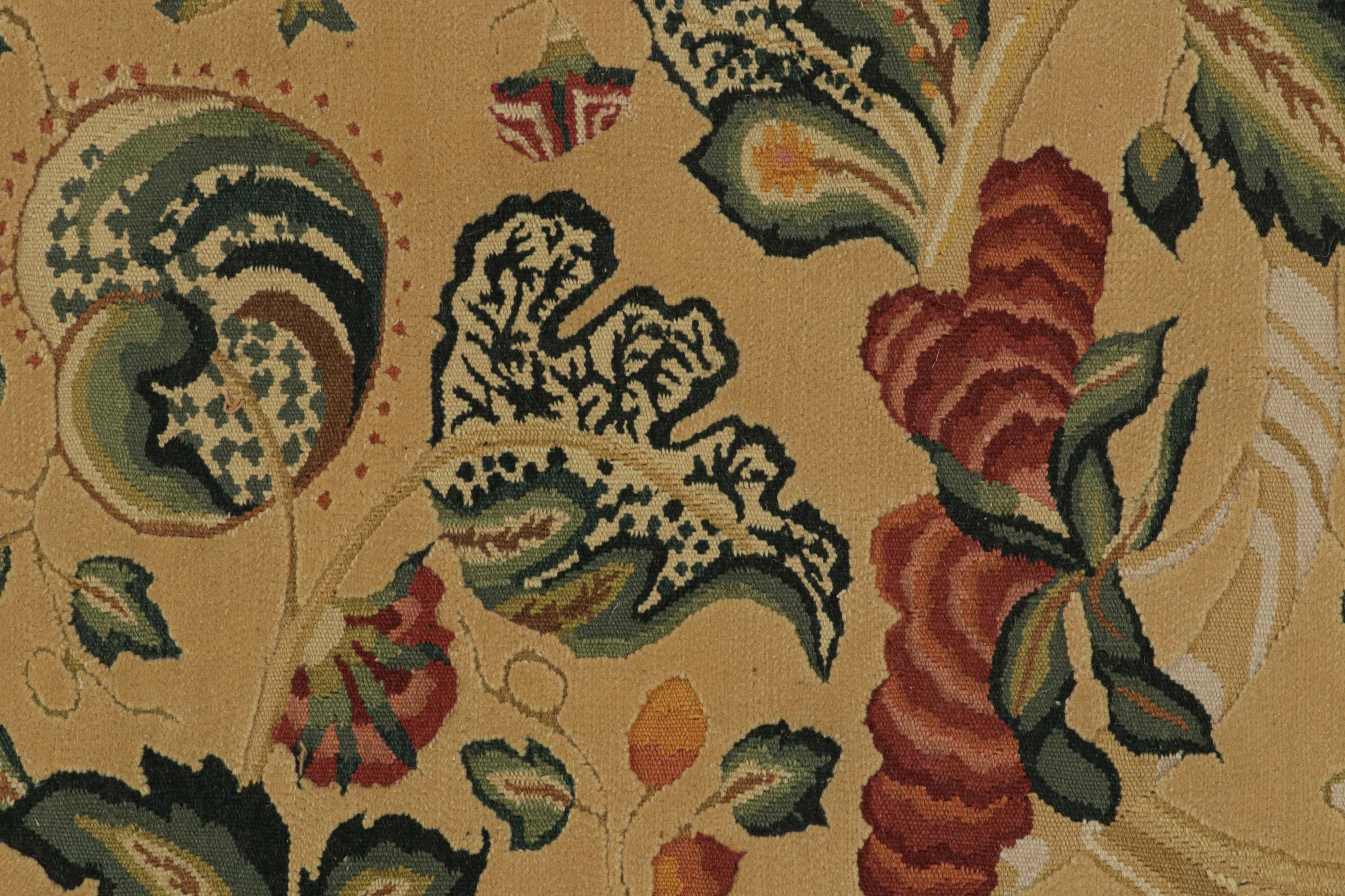 XXIe siècle et contemporain Rug & Kilim's European Style Flatweave Rug in Cream with Floral Patterns 'Tudor' (Tapis tissé plat de style européen en crème avec motifs floraux) en vente
