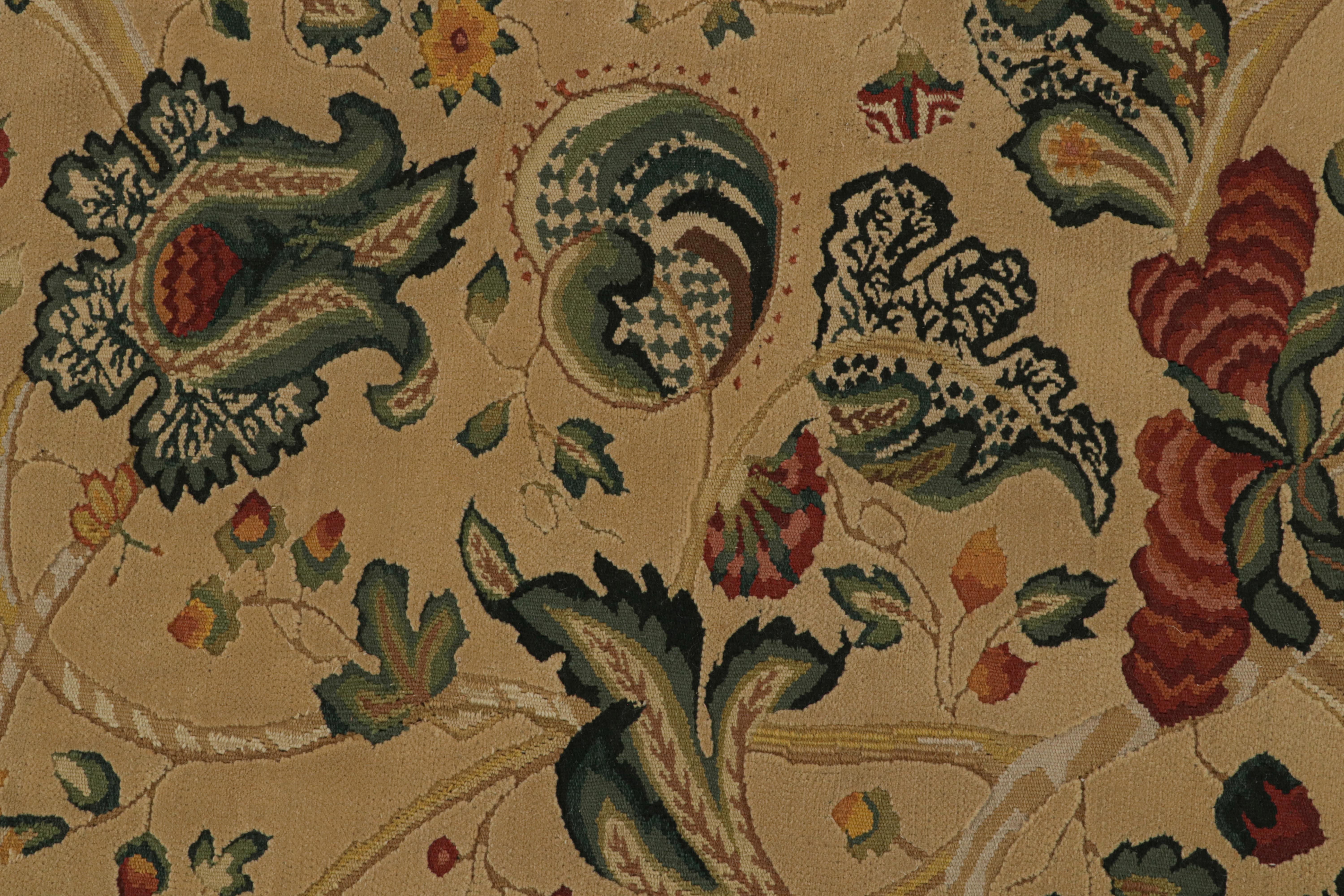 Rug & Kilim's European Style Flatweave Rug in Cream with Floral Patterns 'Tudor' (Tapis tissé plat de style européen en crème avec motifs floraux) Neuf - En vente à Long Island City, NY