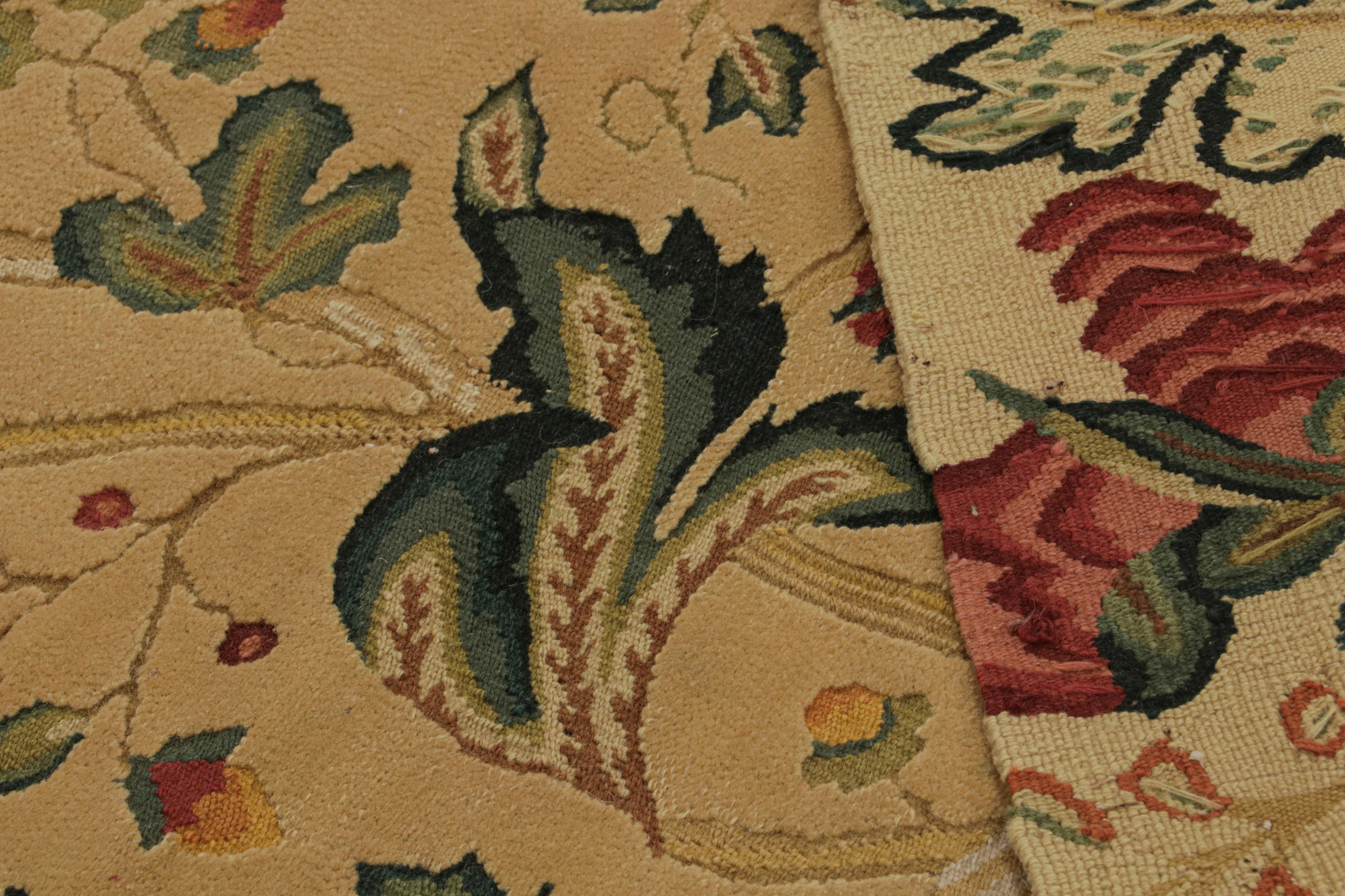 Laine Rug & Kilim's European Style Flatweave Rug in Cream with Floral Patterns 'Tudor' (Tapis tissé plat de style européen en crème avec motifs floraux) en vente