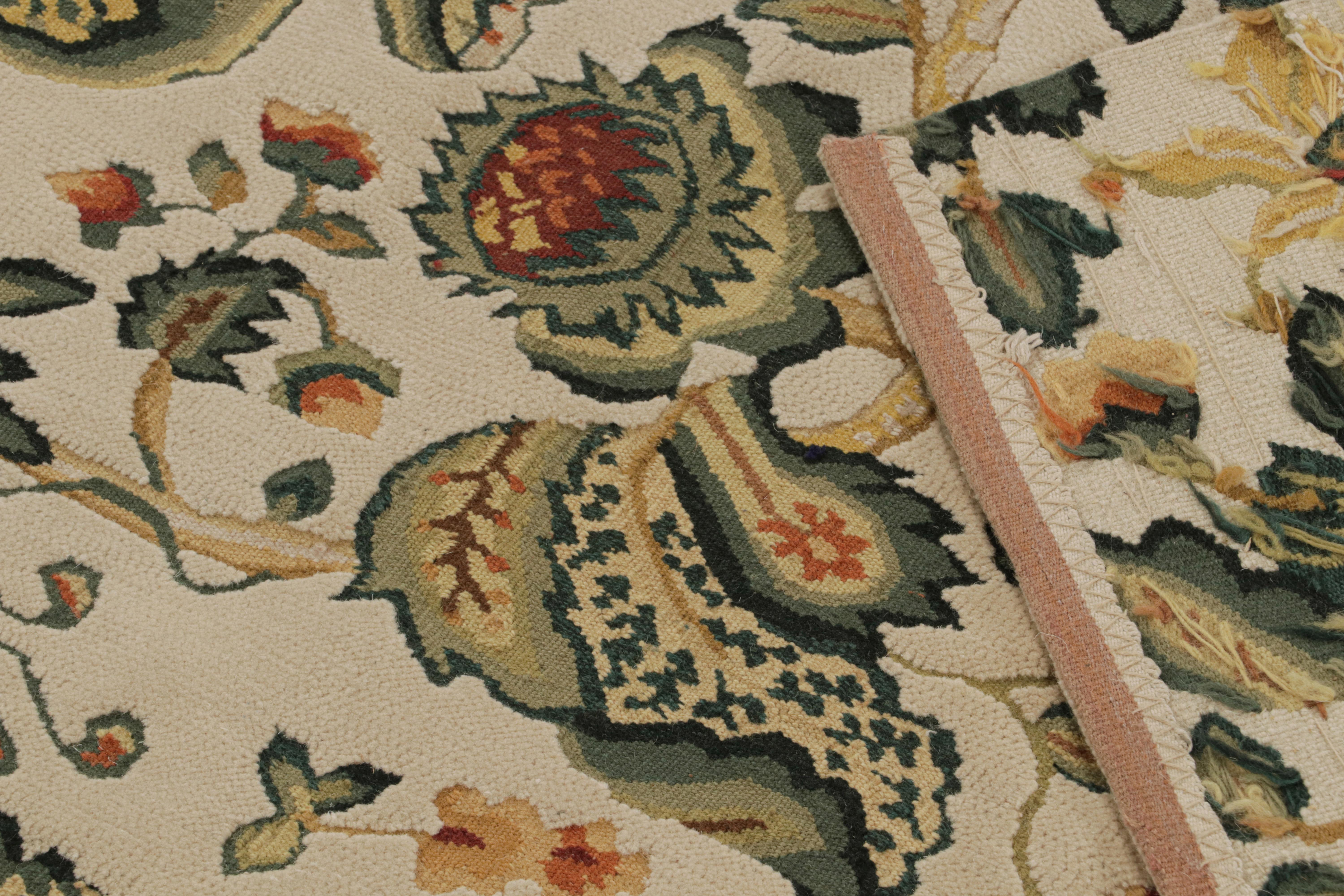 Laine Rug & Kilim's European Style Flatweave Rug in Cream with Floral Patterns 'Tudor' (Tapis tissé plat de style européen en crème avec motifs floraux) en vente