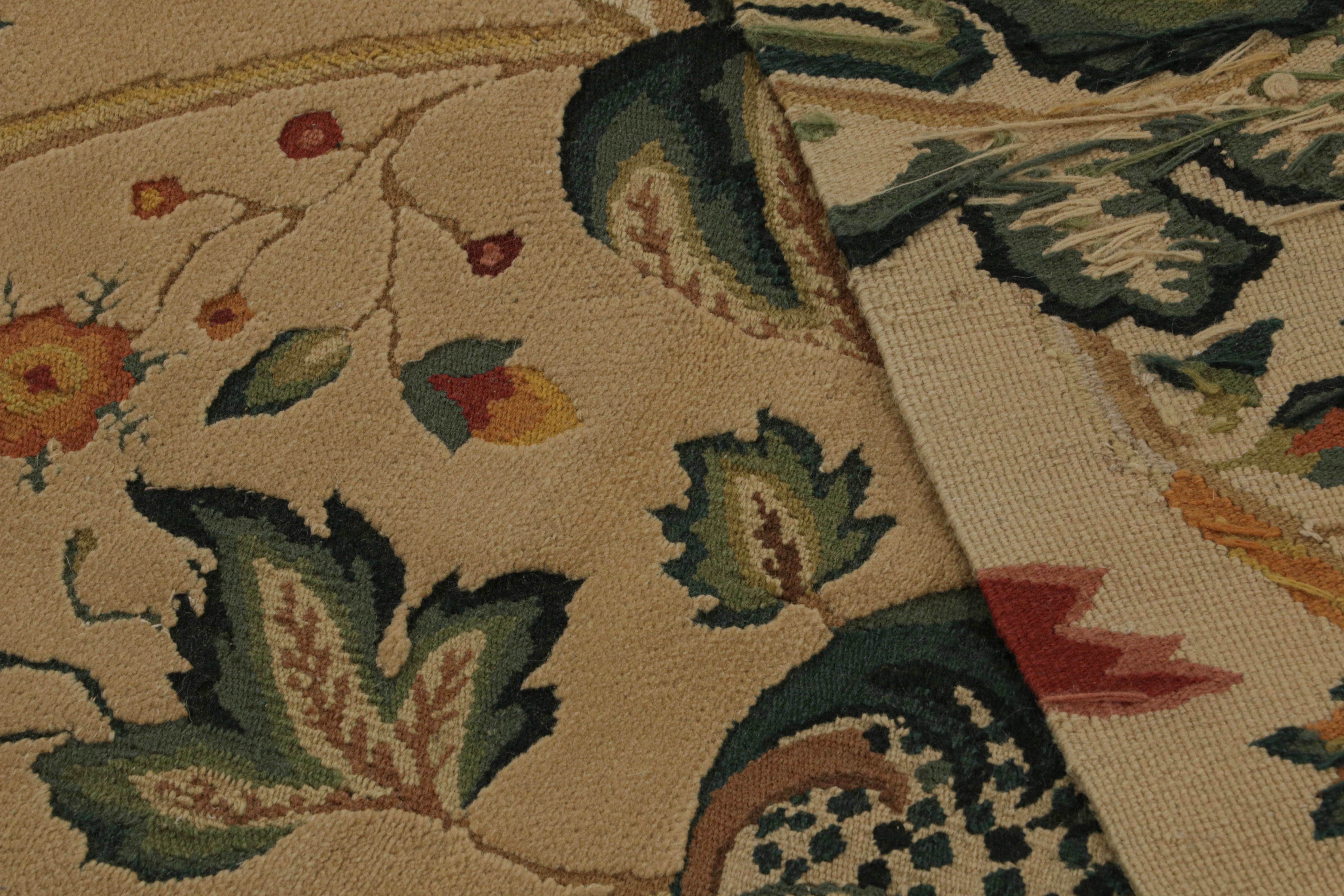 XXIe siècle et contemporain Rug & Kilim's European Style Flatweave Rug in Cream with Floral Patterns 'Tudor' (Tapis tissé plat de style européen en crème avec motifs floraux) en vente