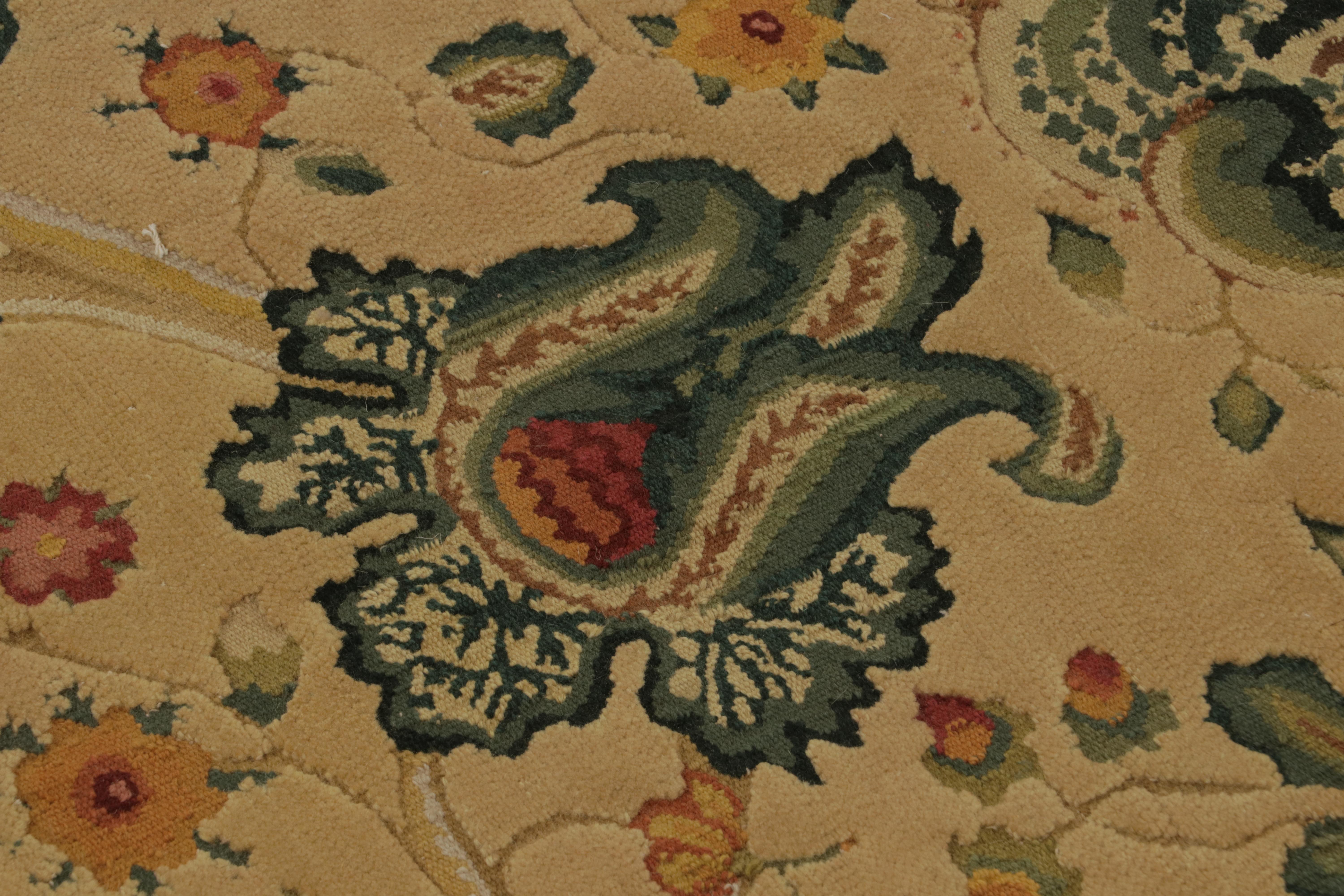 Rug & Kilim's Flachgewebe-Teppich in Creme mit Blumenmuster 'Tudor' im europäischen Stil im Angebot 1