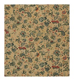 Rug & Kilim è un tappeto a trama piatta in stile europeo di colore crema con motivi floreali "Tudor".