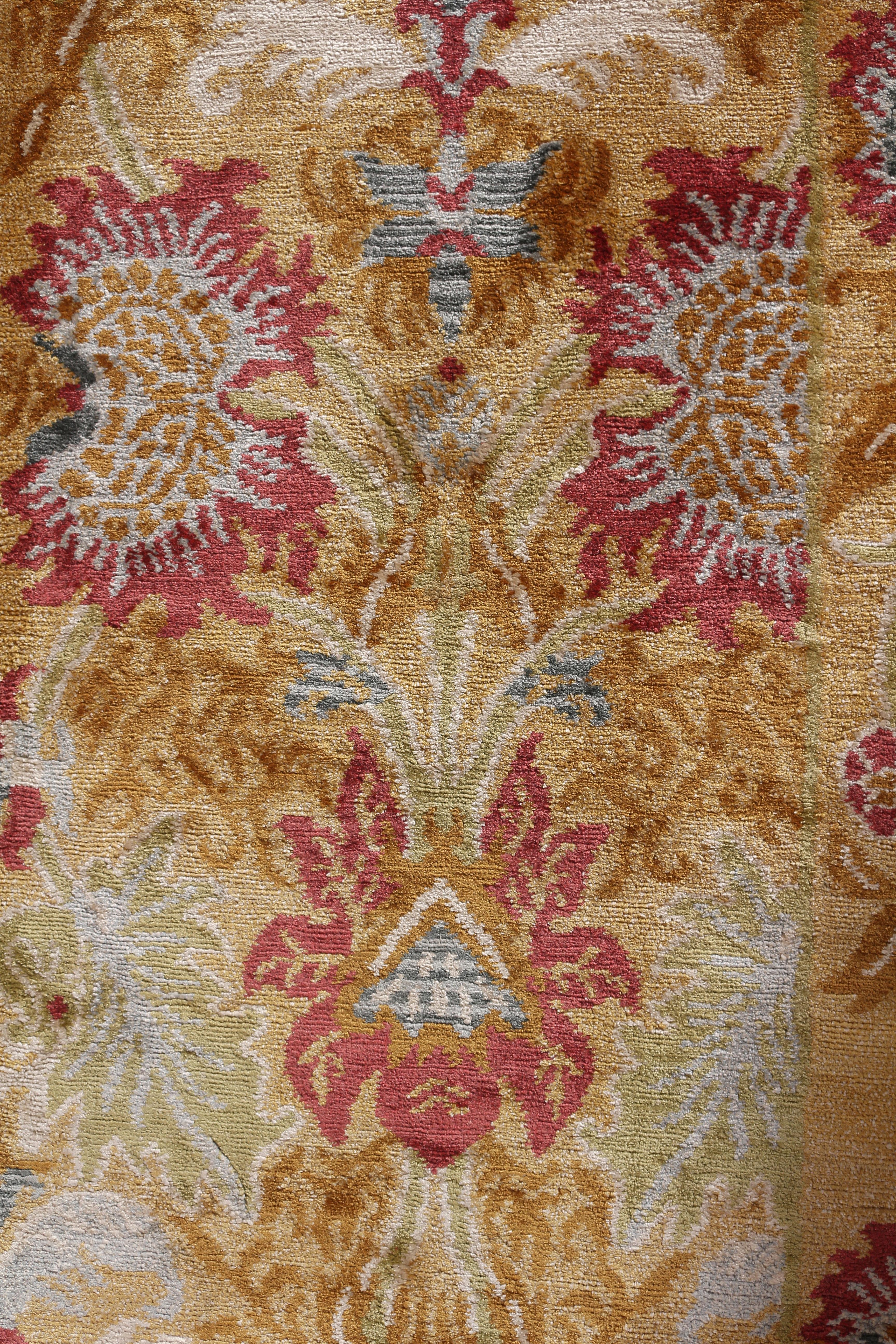 Népalais Rug & Kilim's European-Style Floral Rug Gold Red Wool and Silk Rug en vente