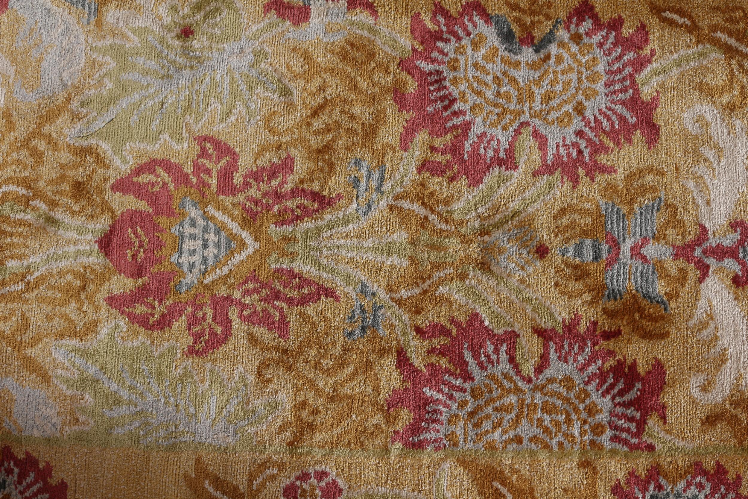 Teppich & Kelim-Teppich im europäischen Stil, geblümter Teppich aus goldroter Wolle und Seide im Angebot 1