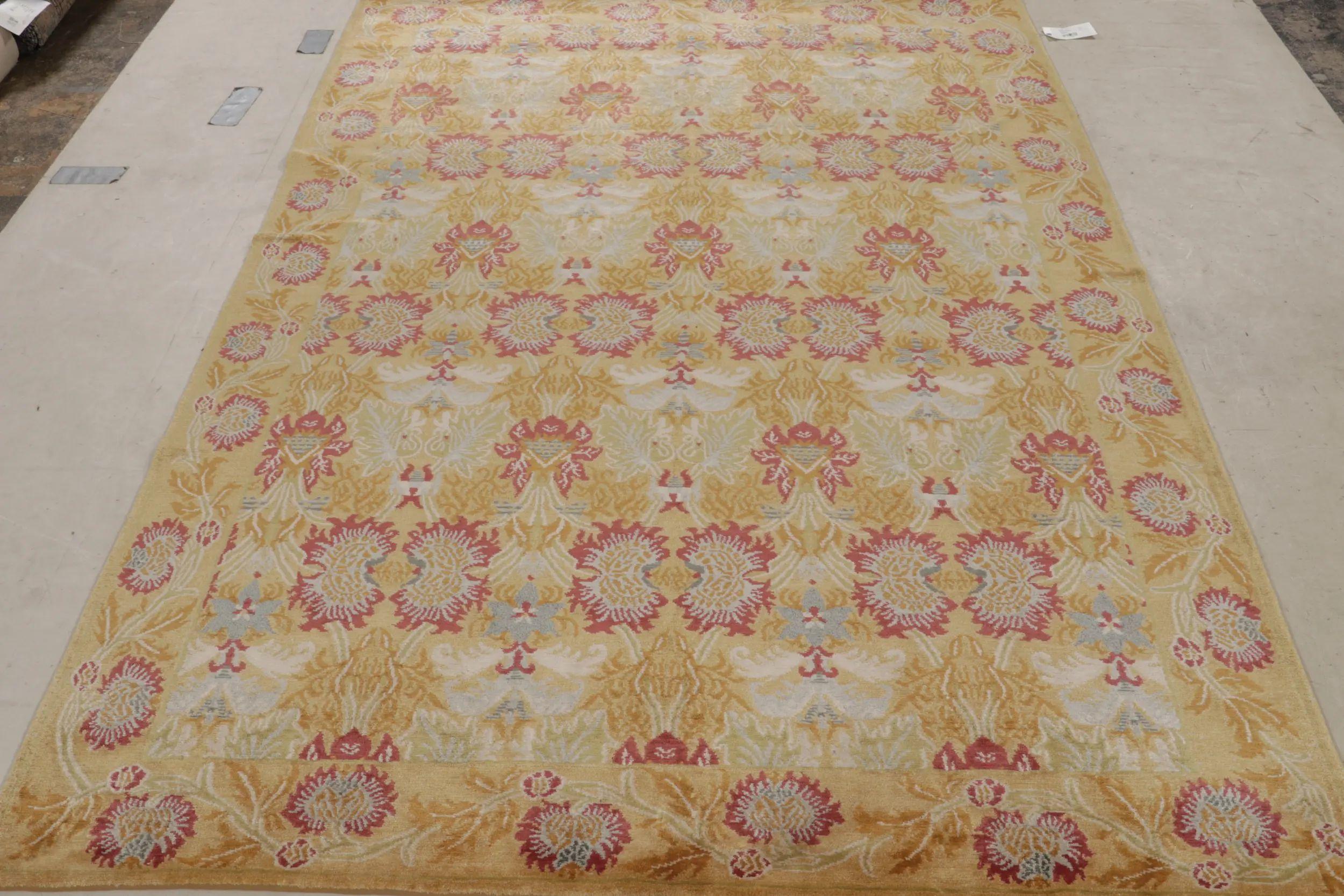 Dieser 6x9 große, handgeknüpfte Seidenteppich ist eine Ergänzung der europäischen Teppichkollektion von Rug & Kilim, die liebevoll 