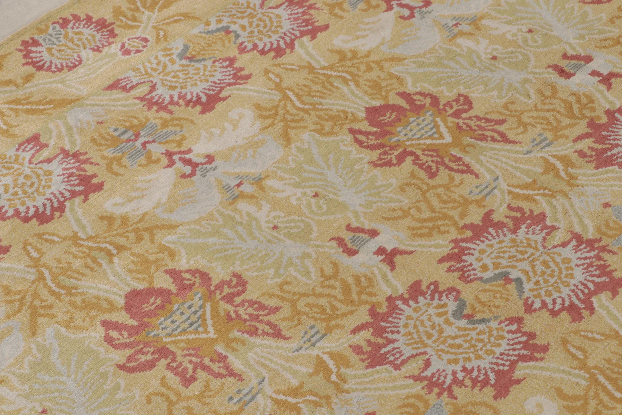 Teppich & Kelim's European Style Floral Teppich in Gold und Rot All-Over-Muster (Handgeknüpft) im Angebot