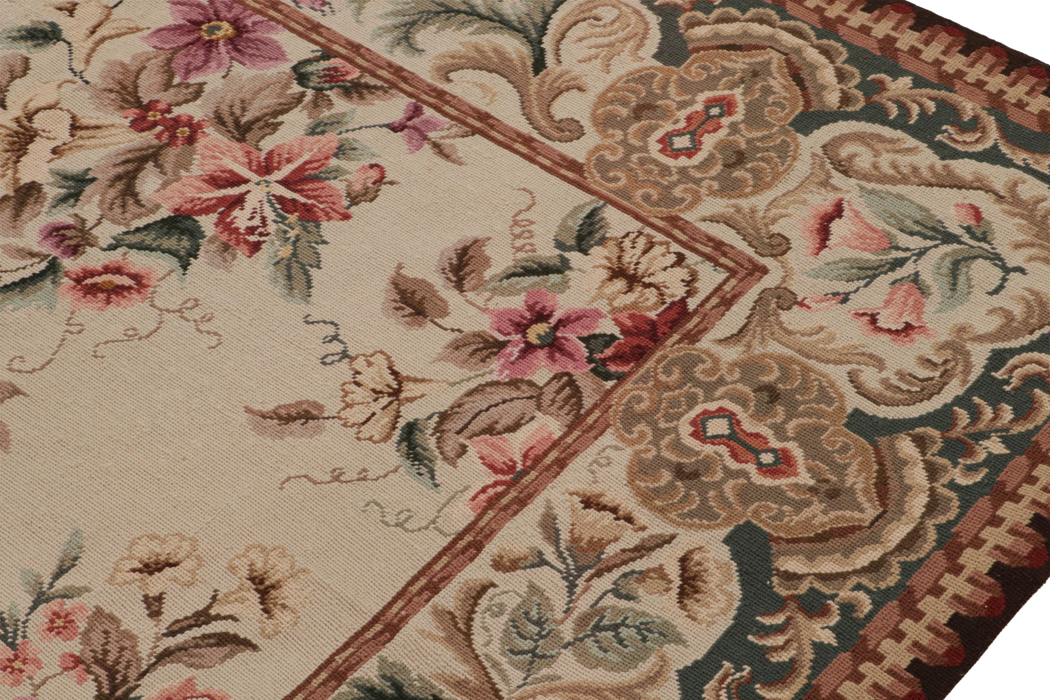Annodato a mano Rug & Kilim - Tappeto a punta d'ago in stile europeo di colore beige con motivi floreali in vendita