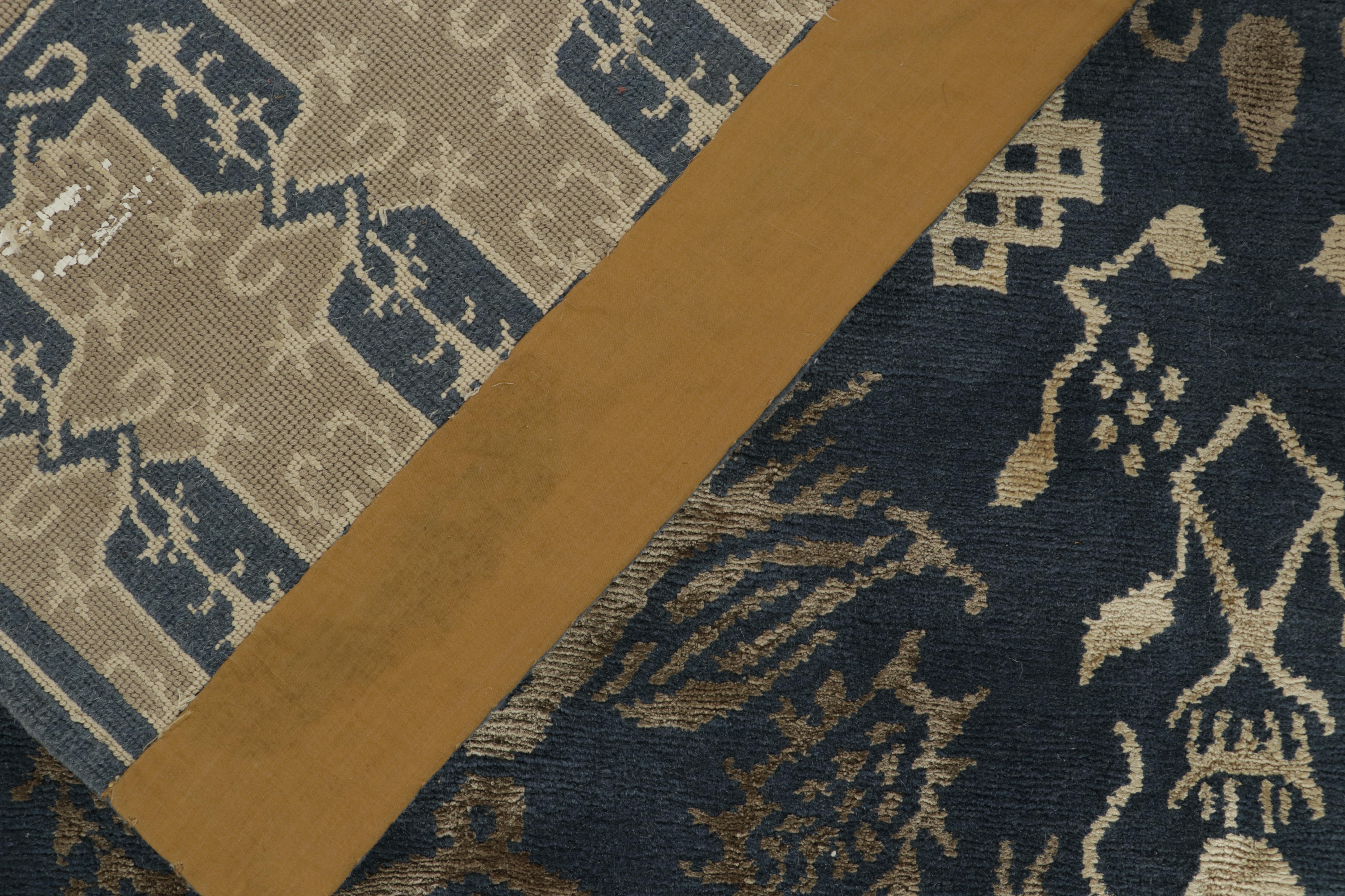 Tappeto Rug & Kilim in stile europeo in blu con motivi a draghi dorati in vendita 4