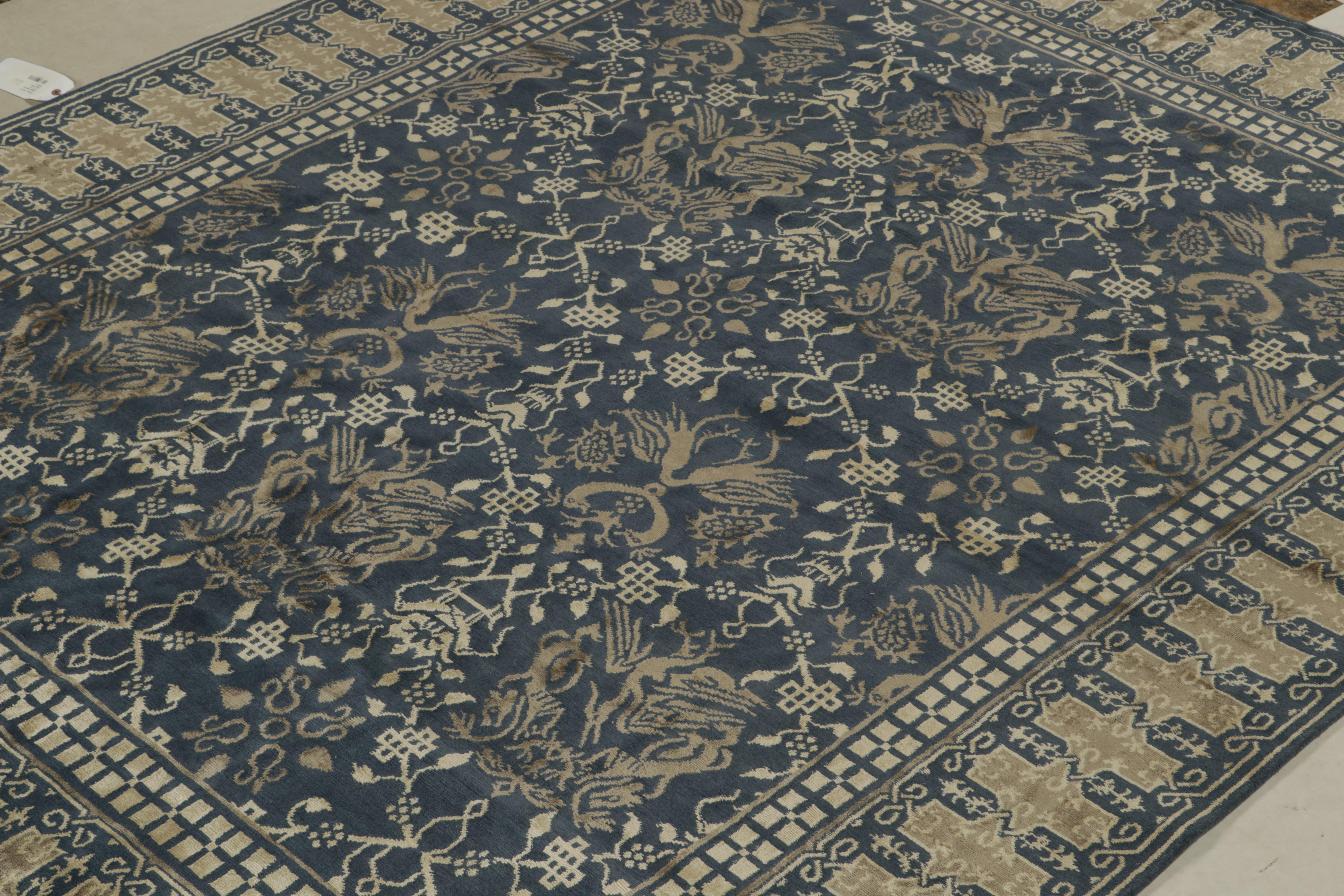 Rug & Kilims Bildteppich im europäischen Stil in Blau mit goldenen Drachenmustern (Nepalesisch) im Angebot