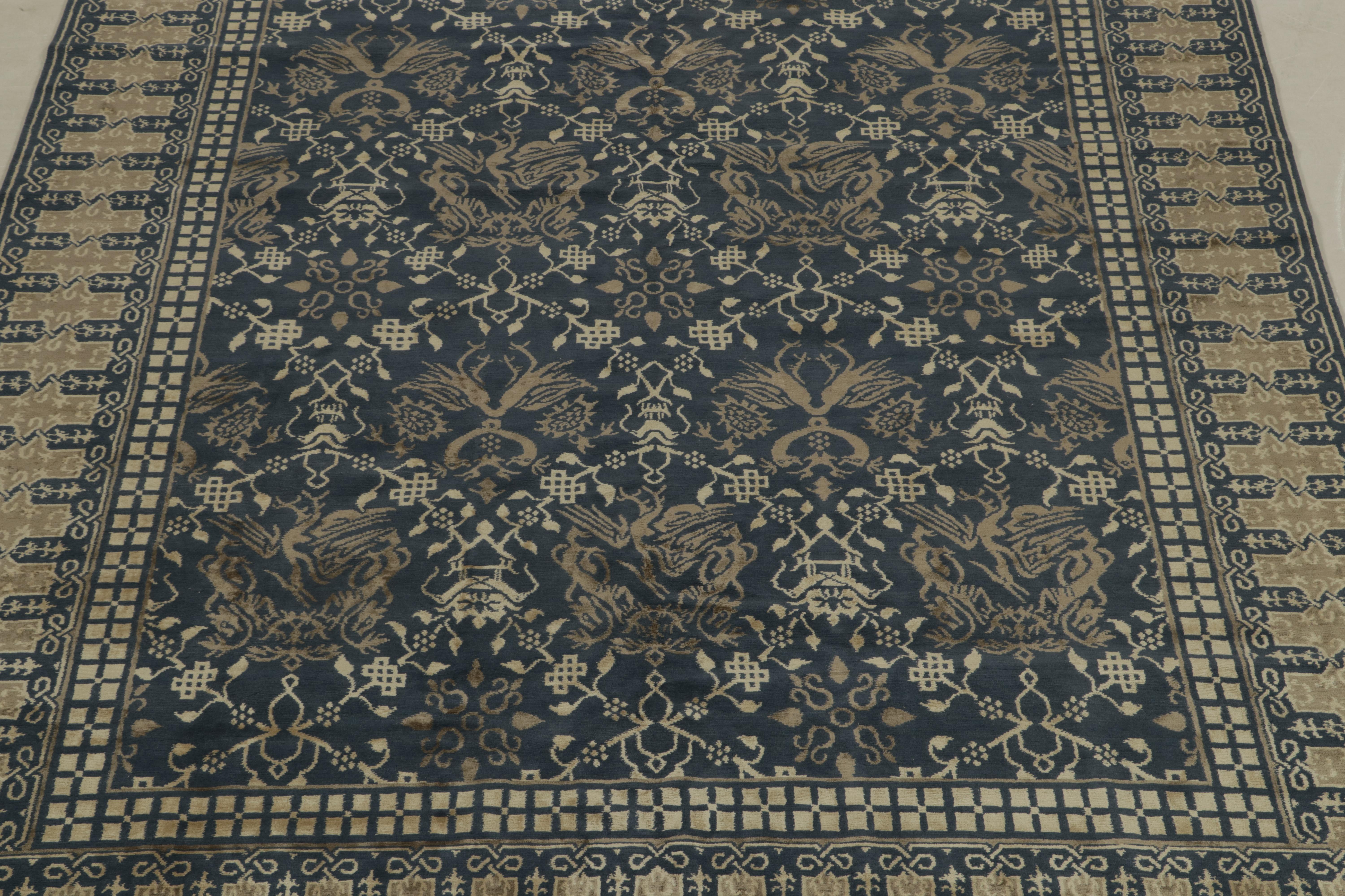 Rug & Kilims Bildteppich im europäischen Stil in Blau mit goldenen Drachenmustern im Zustand „Neu“ im Angebot in Long Island City, NY