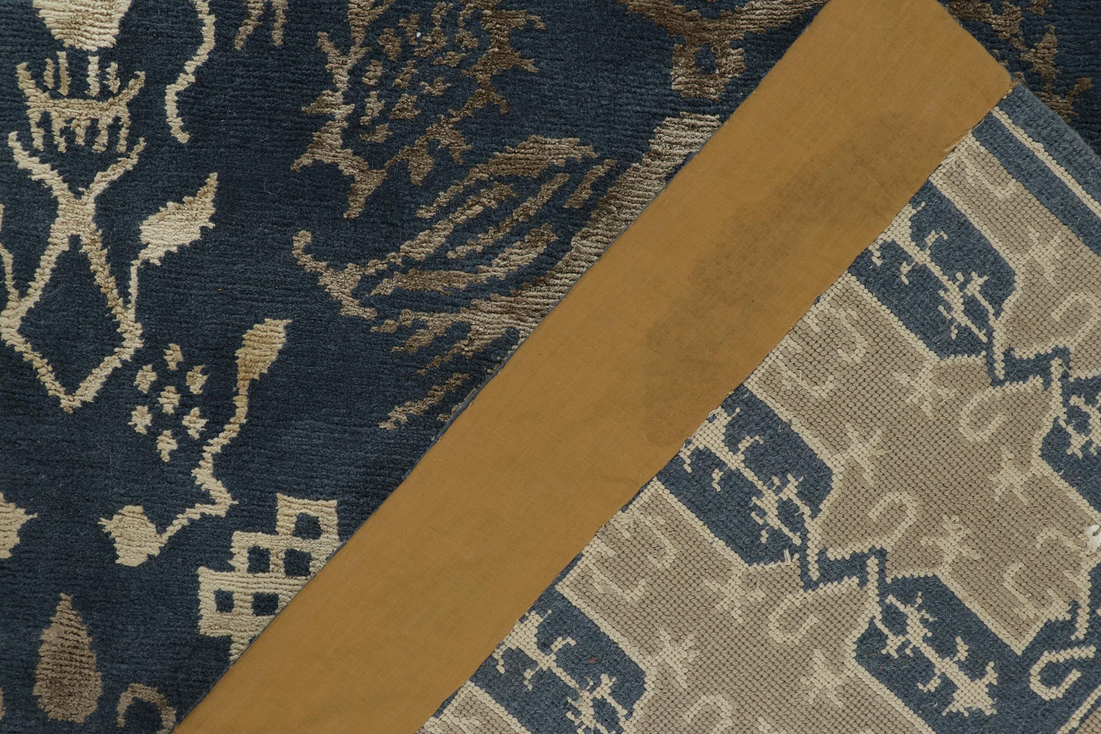 Laine Tapis Pictorial de style européen de Rug & Kilim en bleu avec motifs de dragons dorés en vente