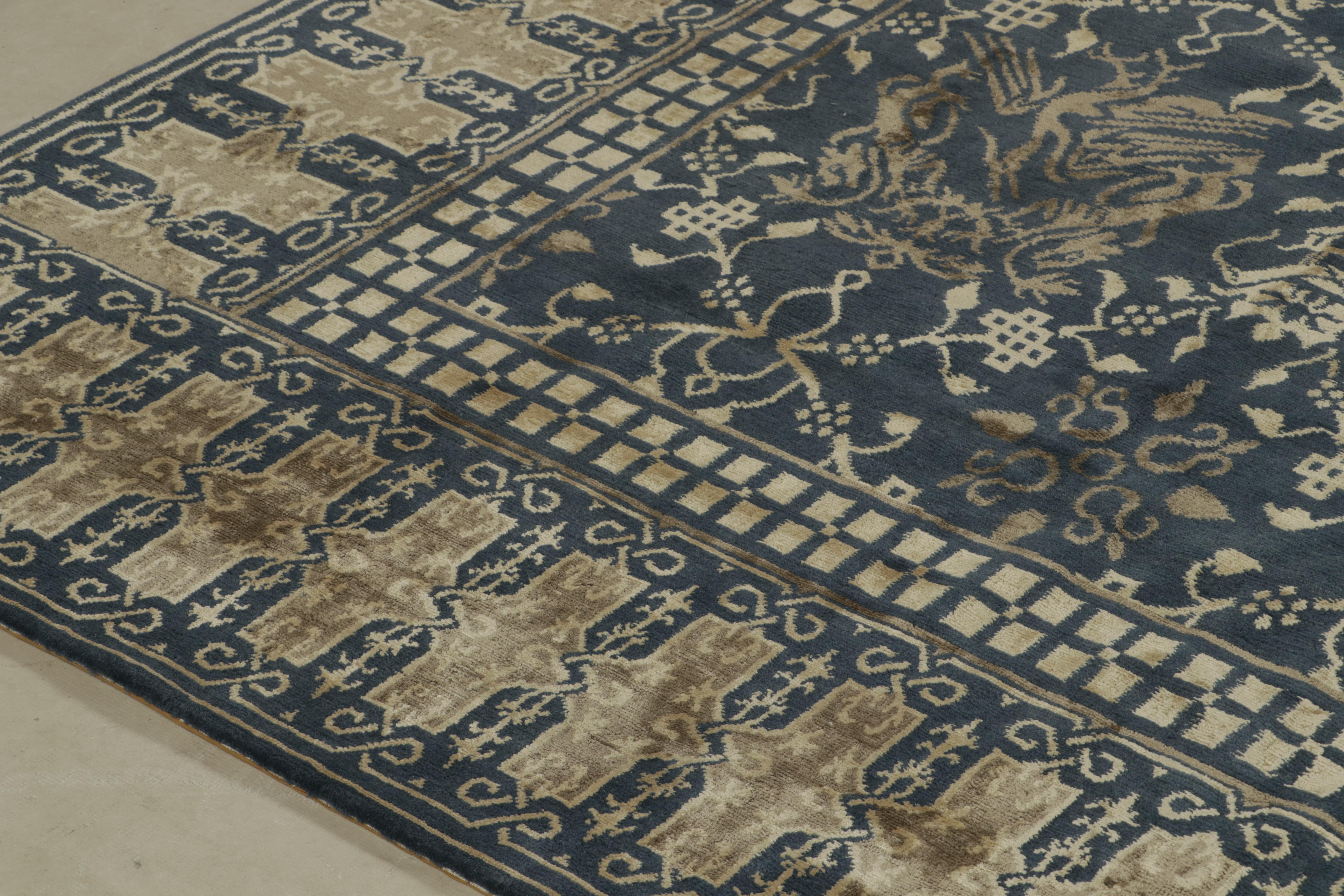 Rug & Kilim's europäischer Bildteppich in Blau mit goldenen Drachenmustern im Angebot 1