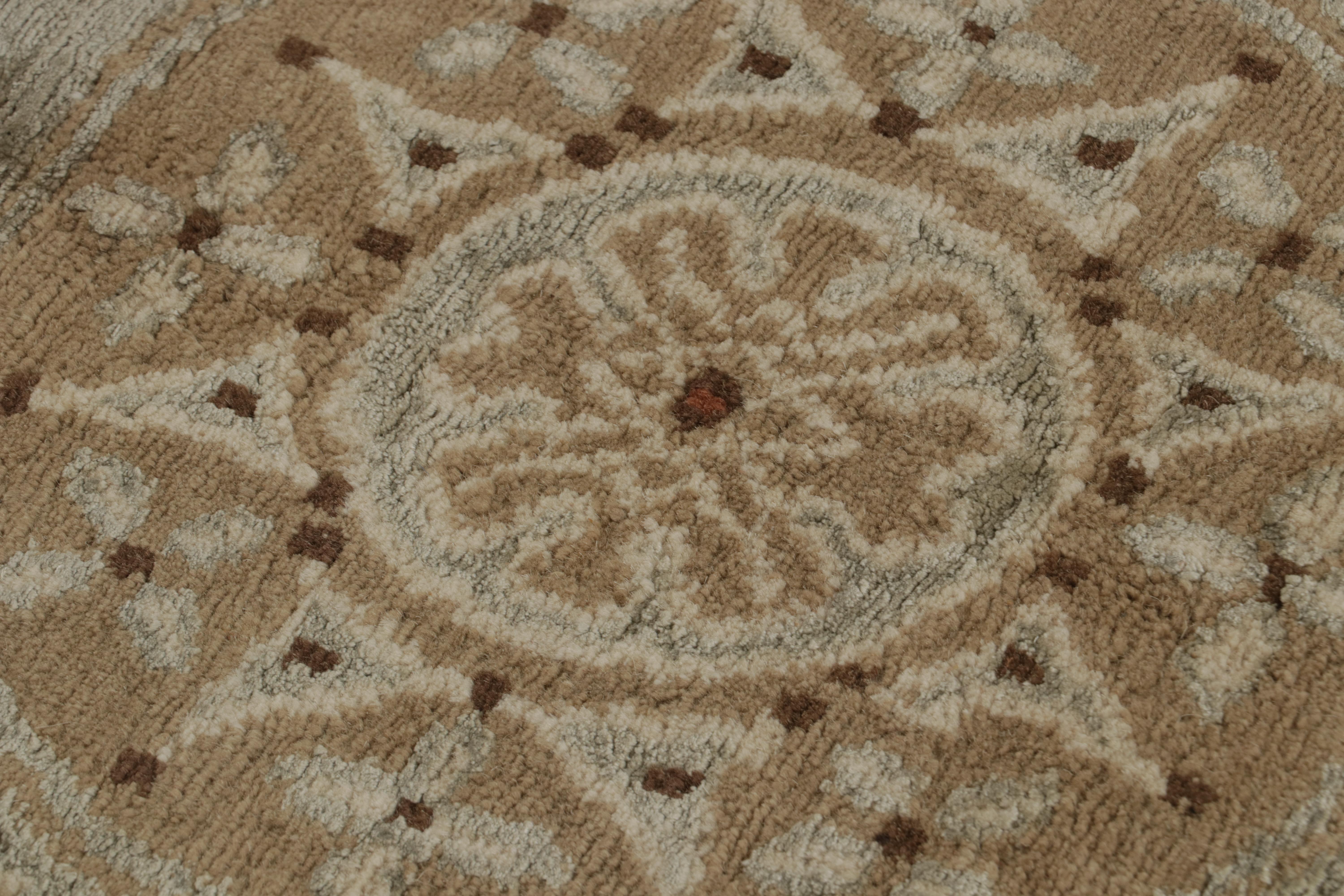 Rug & Kilim Tappeto in stile europeo Beige-Marrone Verde Lana Seta Personalizzato Floreale in vendita 2