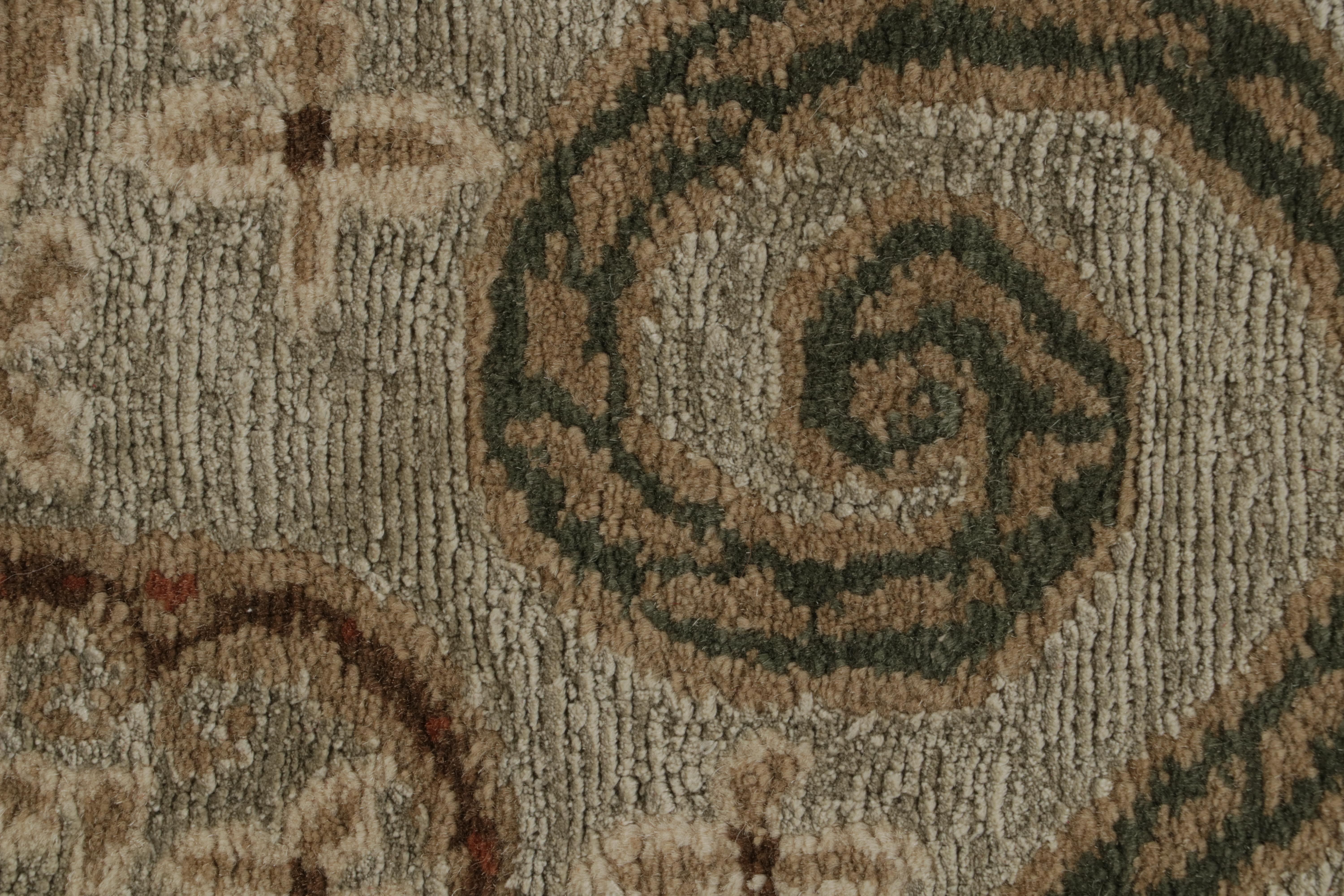 Rug & Kilim Tappeto in stile europeo Beige-Marrone Verde Lana Seta Personalizzato Floreale in vendita 3