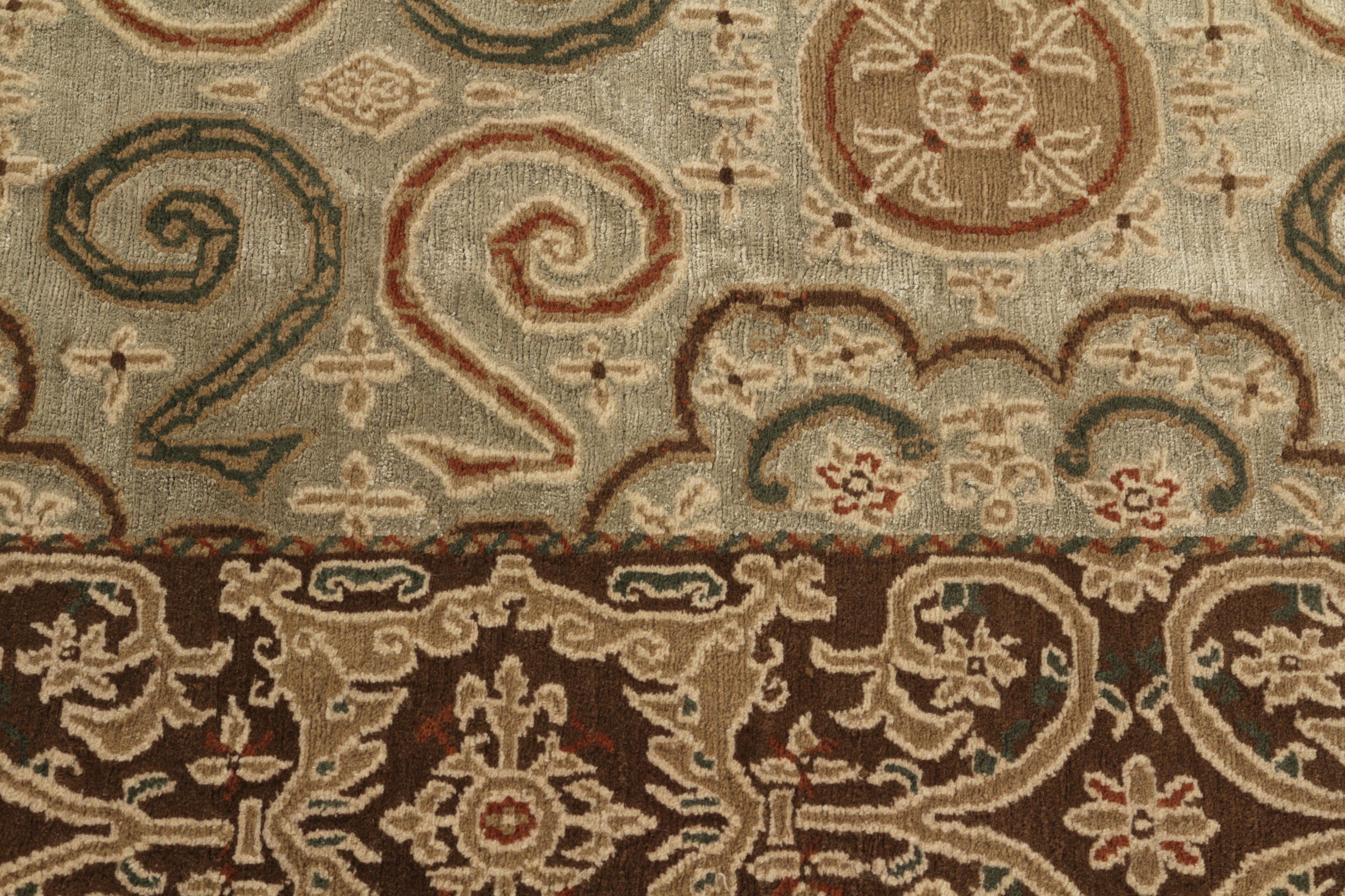 Teppich & Kelim-Teppich im europäischen Stil aus beige-brauner und grüner Wolle und Seide mit Blumenmuster (Handgeknüpft) im Angebot