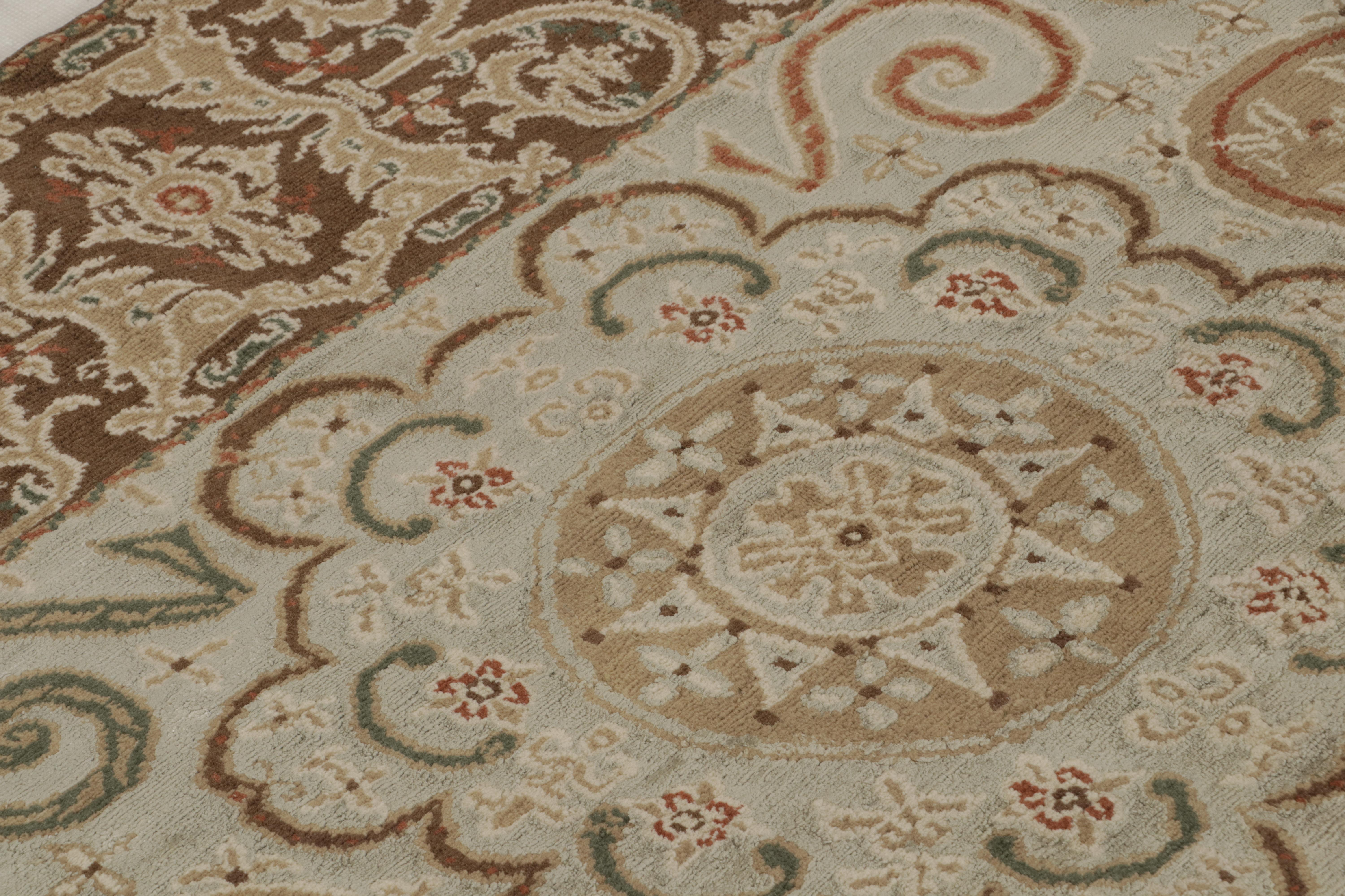 Rug & Kilim Tappeto in stile europeo Beige-Marrone Verde Lana Seta Personalizzato Floreale In condizioni Nuovo in vendita a Long Island City, NY