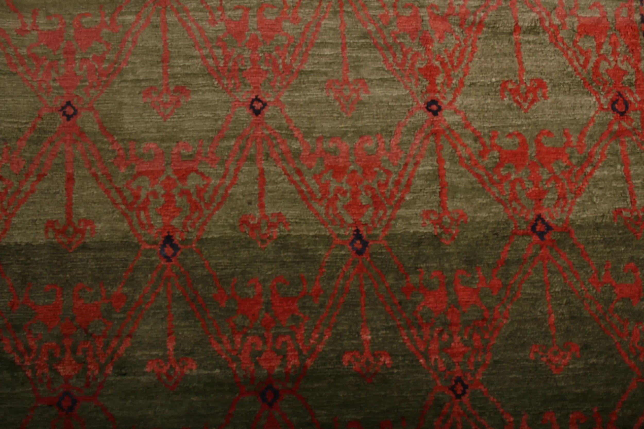 Lana Rug & Kilim, Tappeto in stile europeo, verde, rosso e blu, floreale, bordo pittorico in vendita