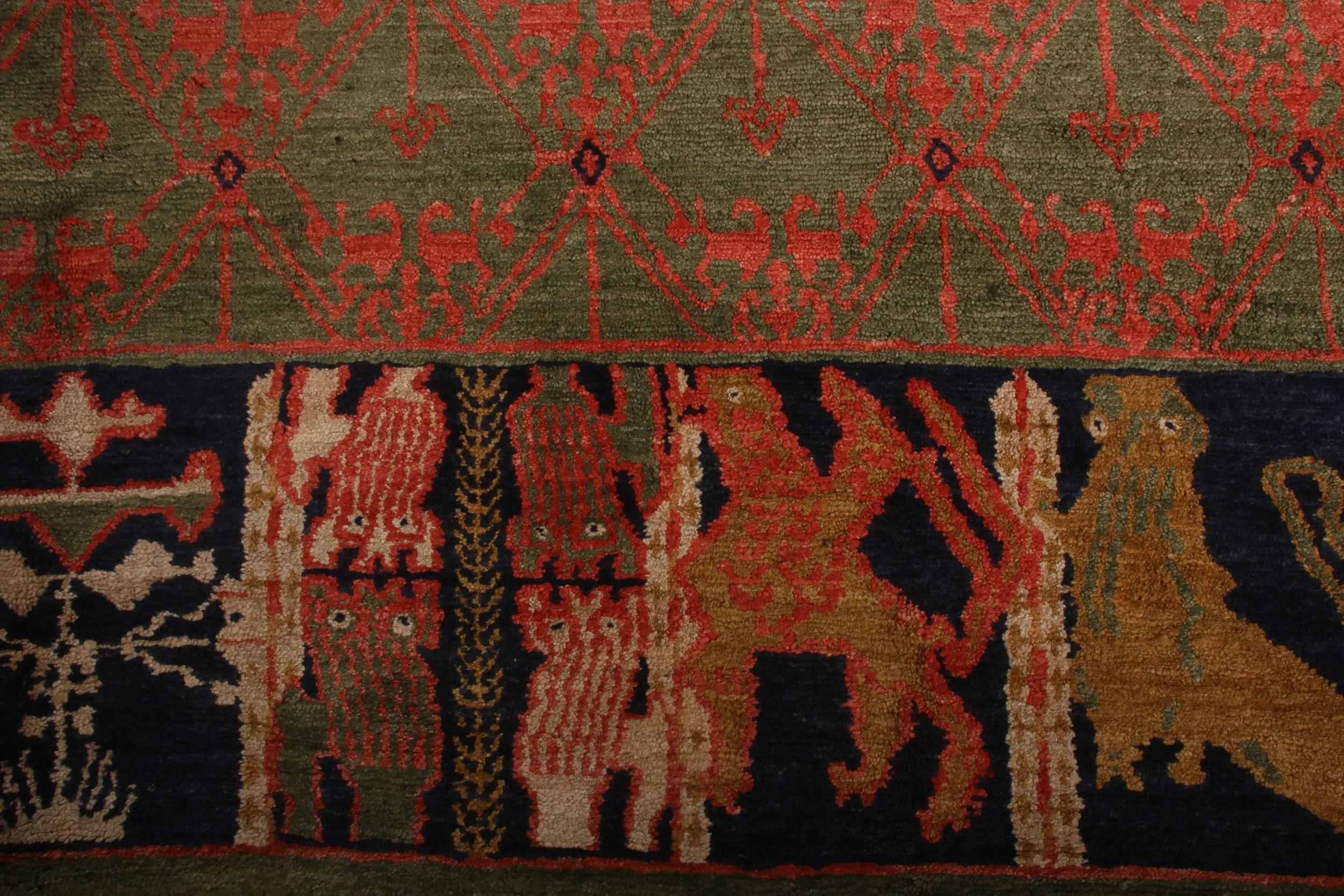 Rug & Kilim, Tappeto in stile europeo, verde, rosso e blu, floreale, bordo pittorico in vendita 4