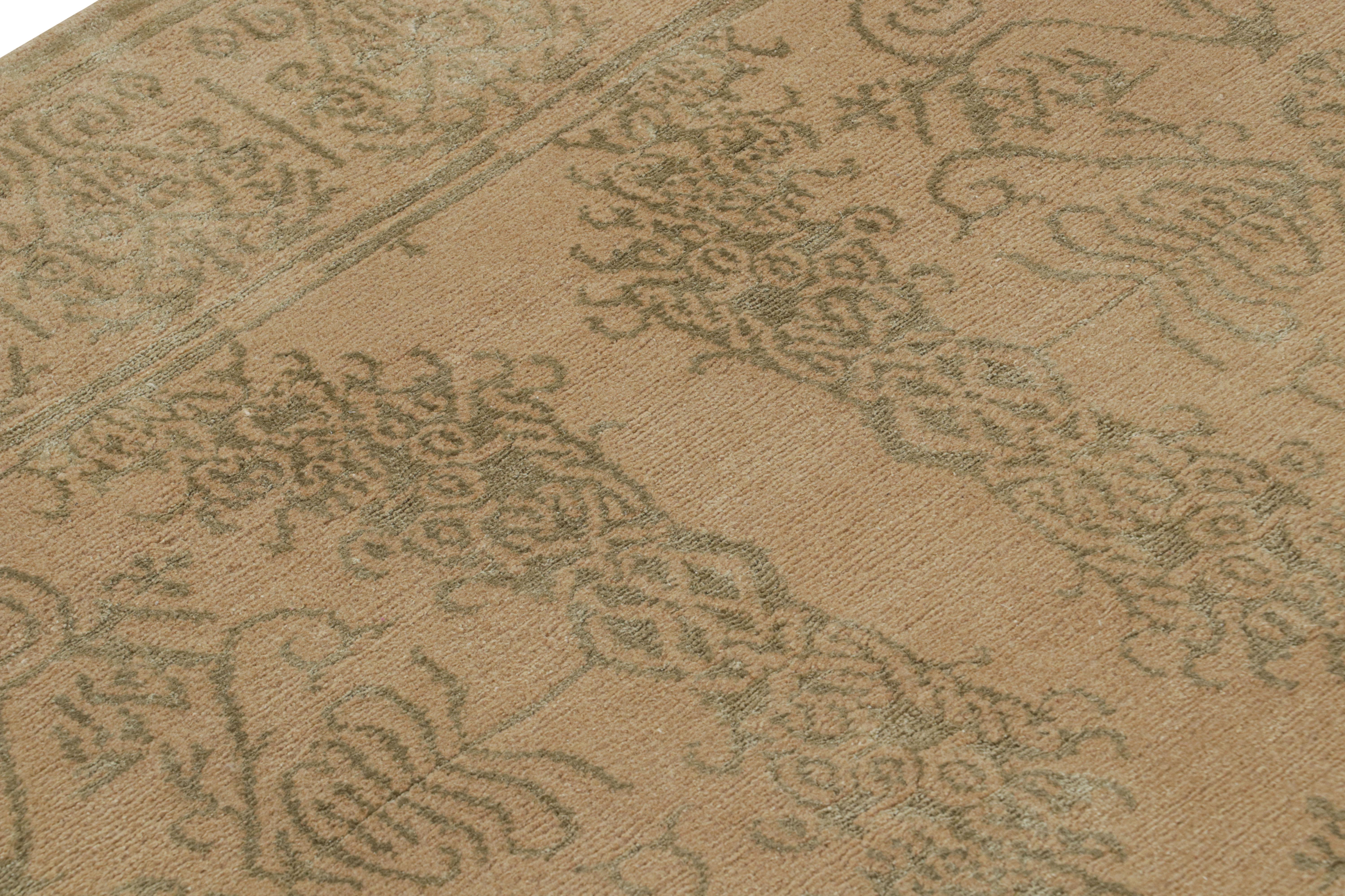 Teppich im europäischen Stil von Teppich & Kilims mit beige-braunem und grünem Medaillonmuster (Art déco) im Angebot