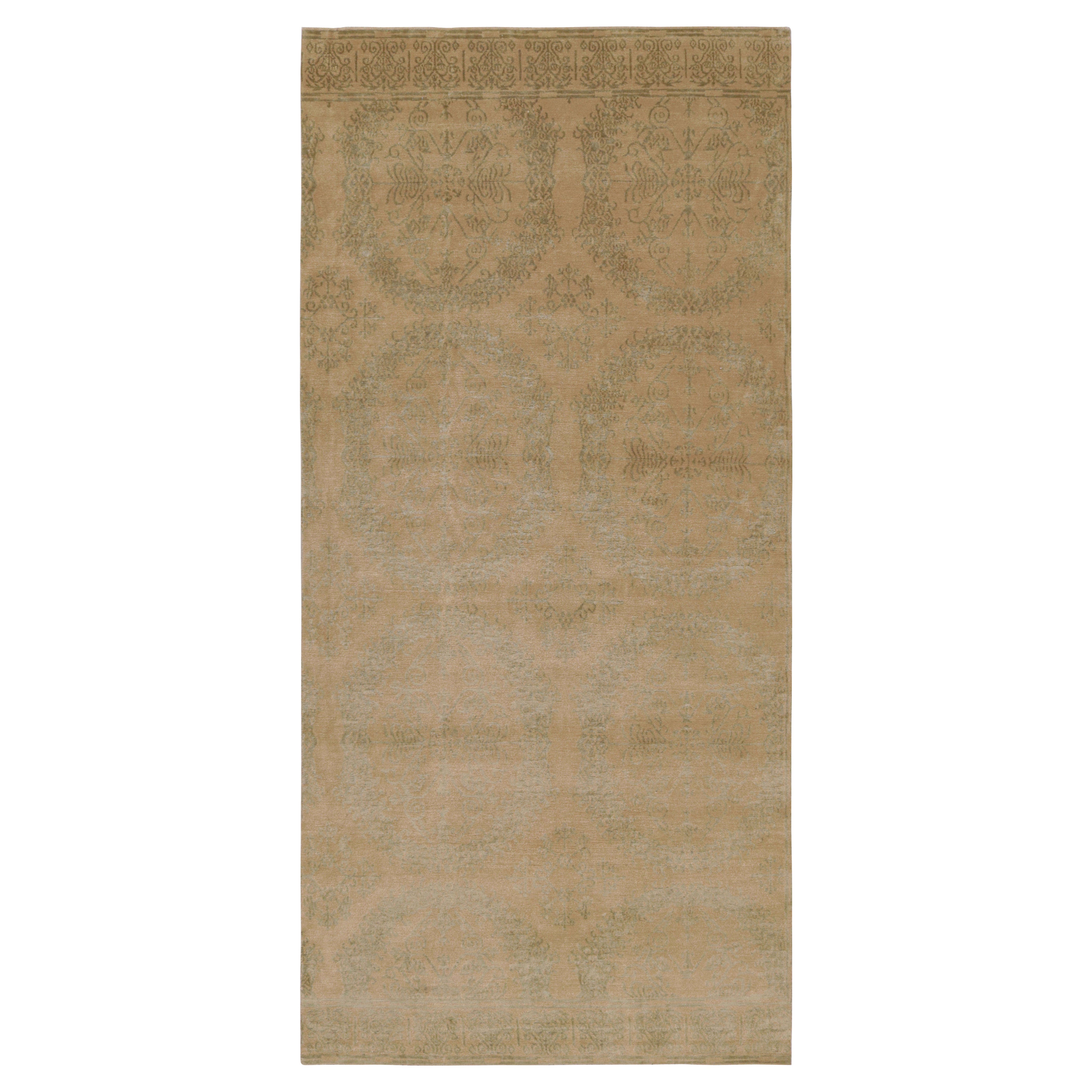 Rug & Kilim's European Style Rug in Beige-Brown and Green Medallion Pattern (tapis de style européen à motifs de médaillons beige, marron et vert) en vente