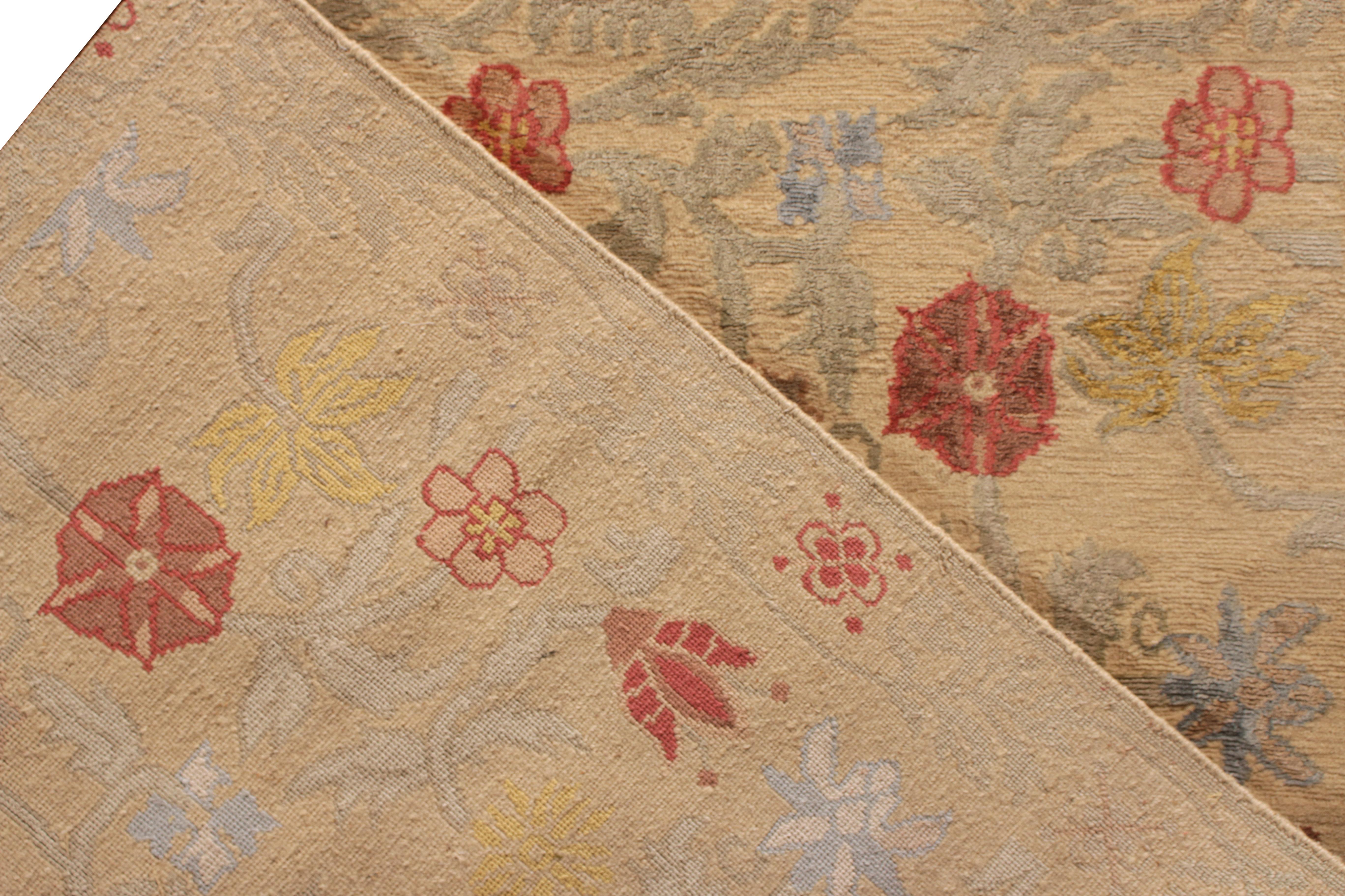 Noué à la main Rug & Kilim's European Style Rug in Beige-Brown and Red Floral Pattern (tapis de style européen à motifs floraux beige, marron et rouge) en vente
