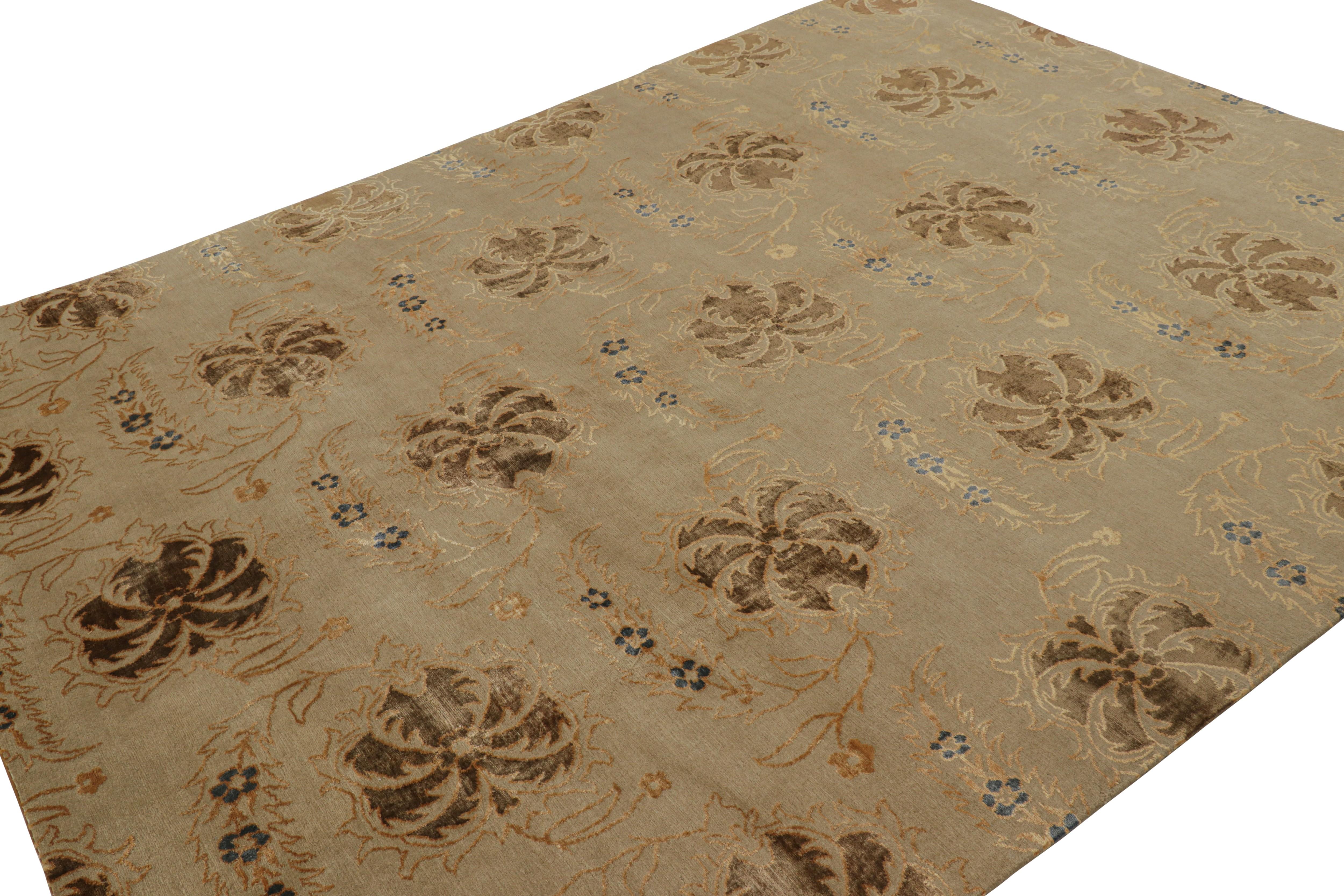 Rug & Kilim è un tappeto in stile europeo con motivo floreale beige-marrone e oro-arancio. In condizioni Nuovo in vendita a Long Island City, NY