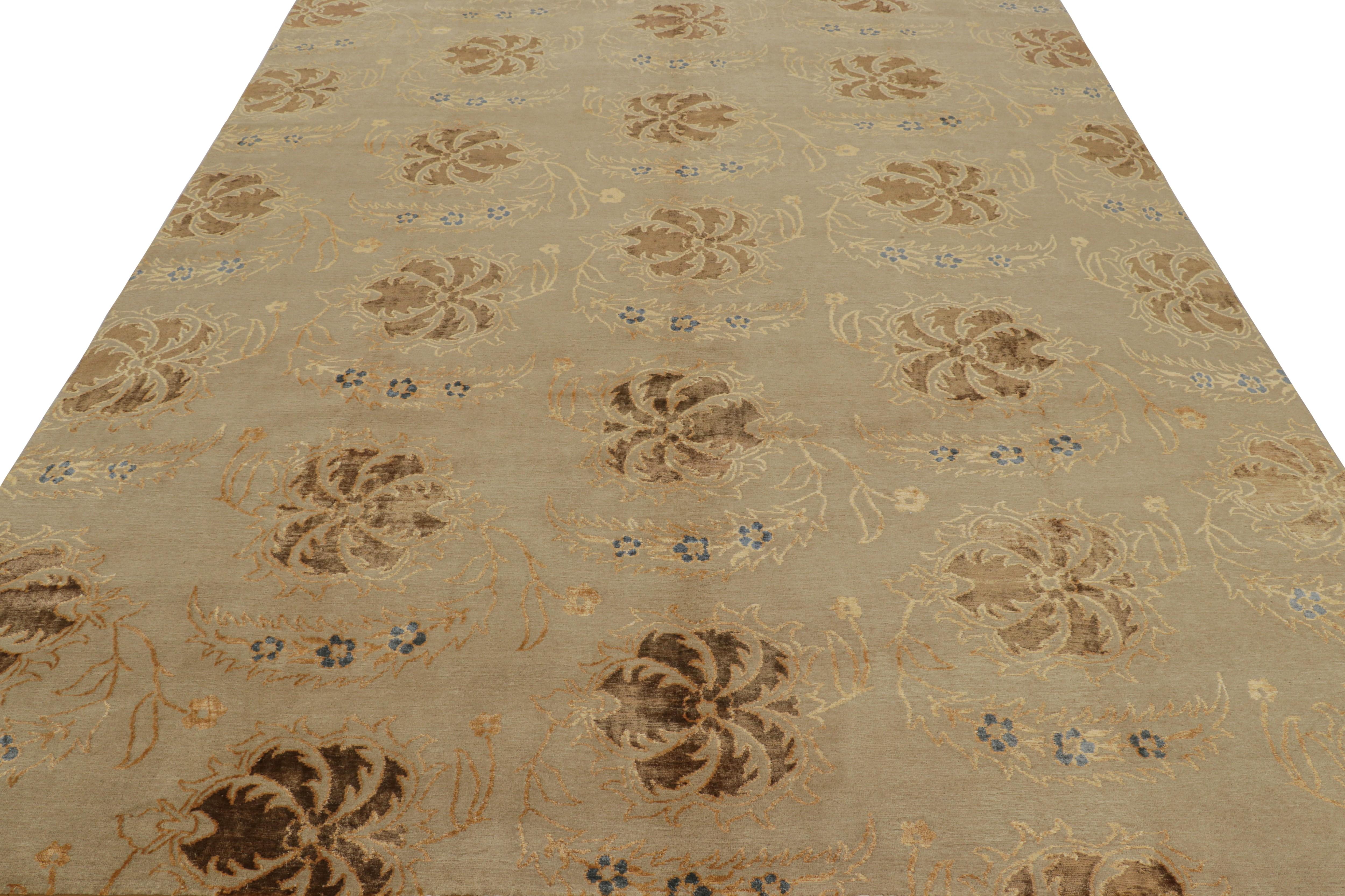 Annodato a mano Rug & Kilim è un tappeto in stile europeo con motivo floreale beige-marrone e oro-arancio. in vendita