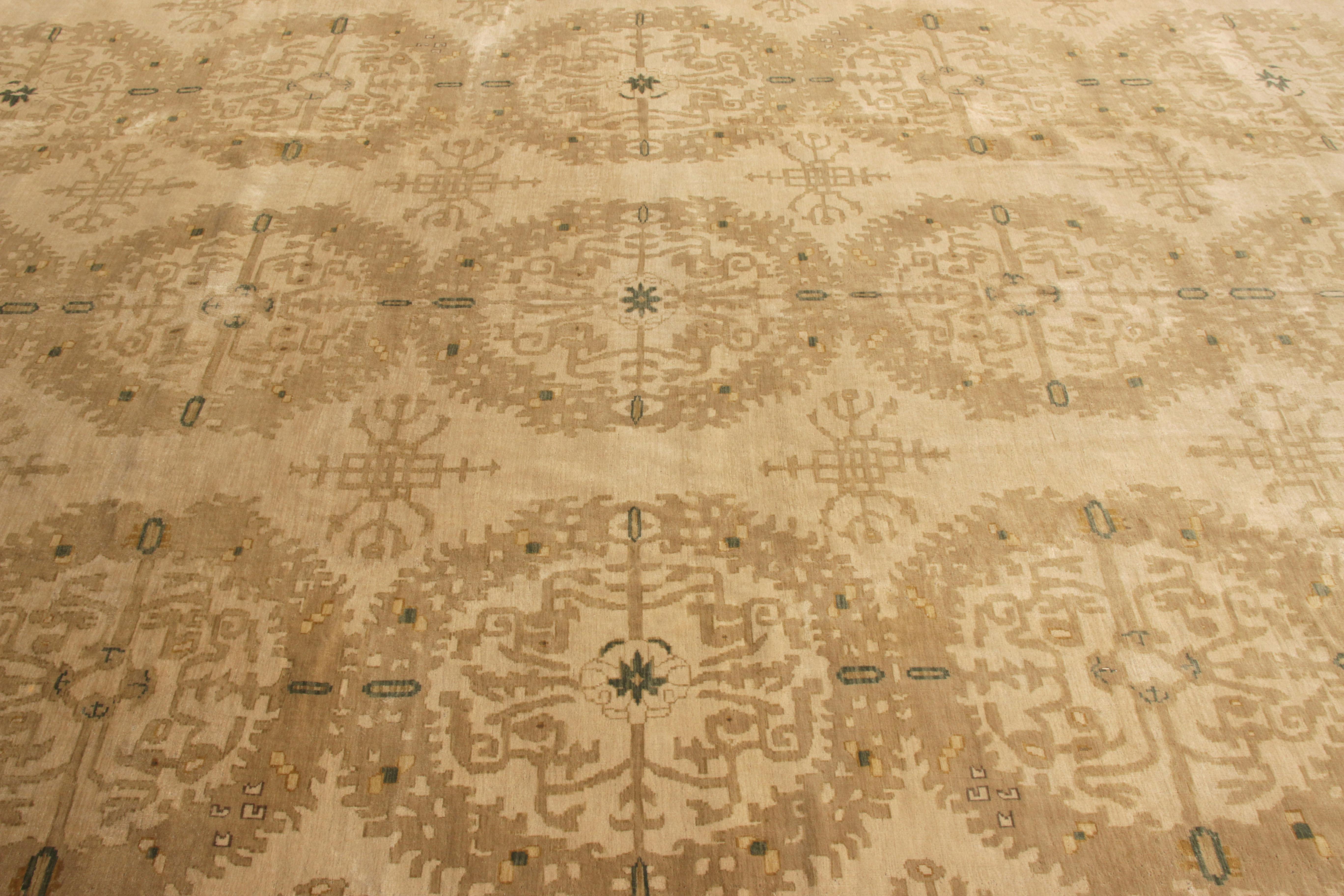 Rug & Kilim's Europäischer Stil Teppich in Beige Brown Medaillon-Muster (Nepalesisch) im Angebot