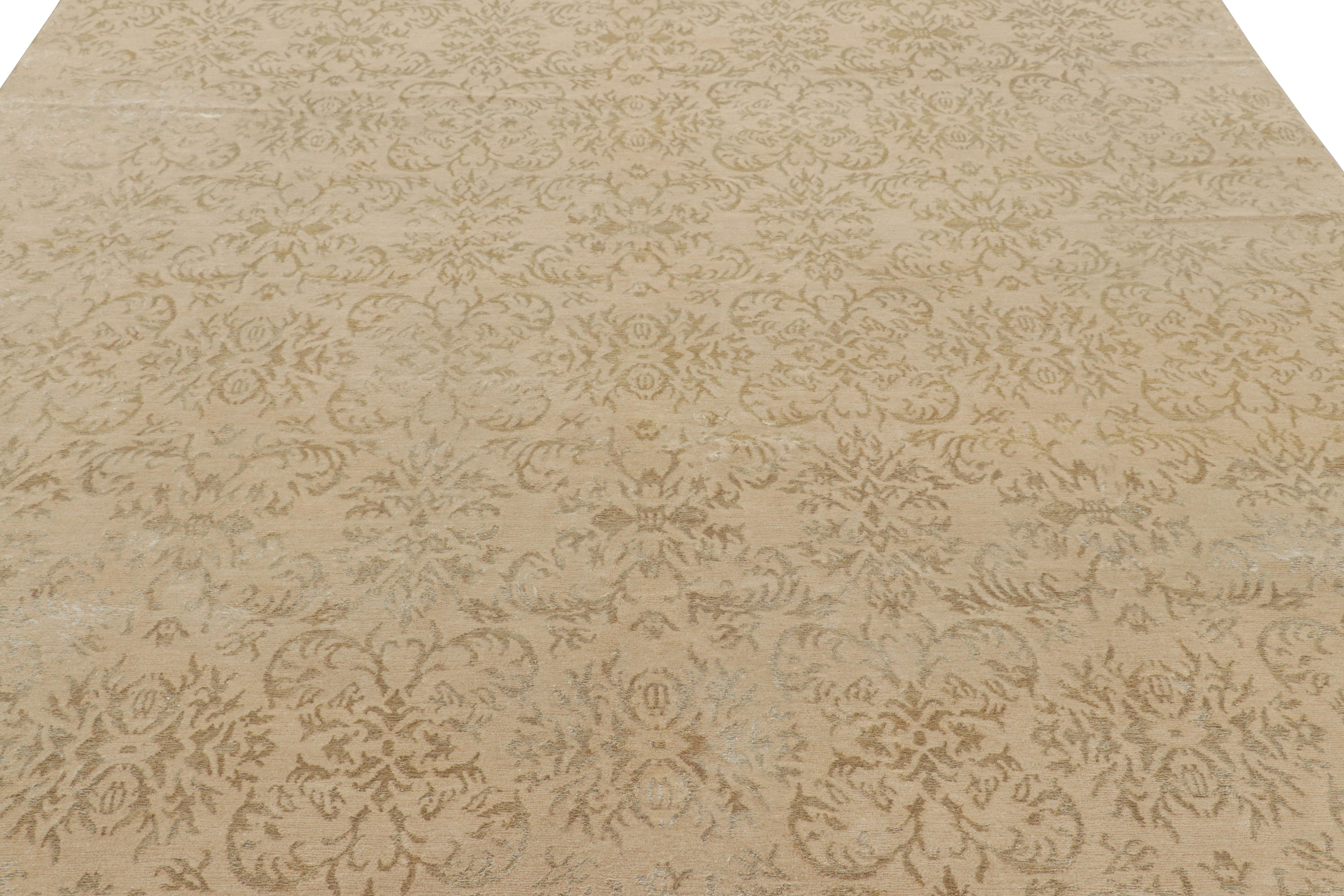 Noué à la main en laine et en soie dans notre velours népalais le plus luxueux, ce tapis de transition 8x10 vient s'ajouter à la collection de tapis européens de Rug & Kilim.

Sur le Design : 

Les admirateurs de l'artisanat et les collectionneurs