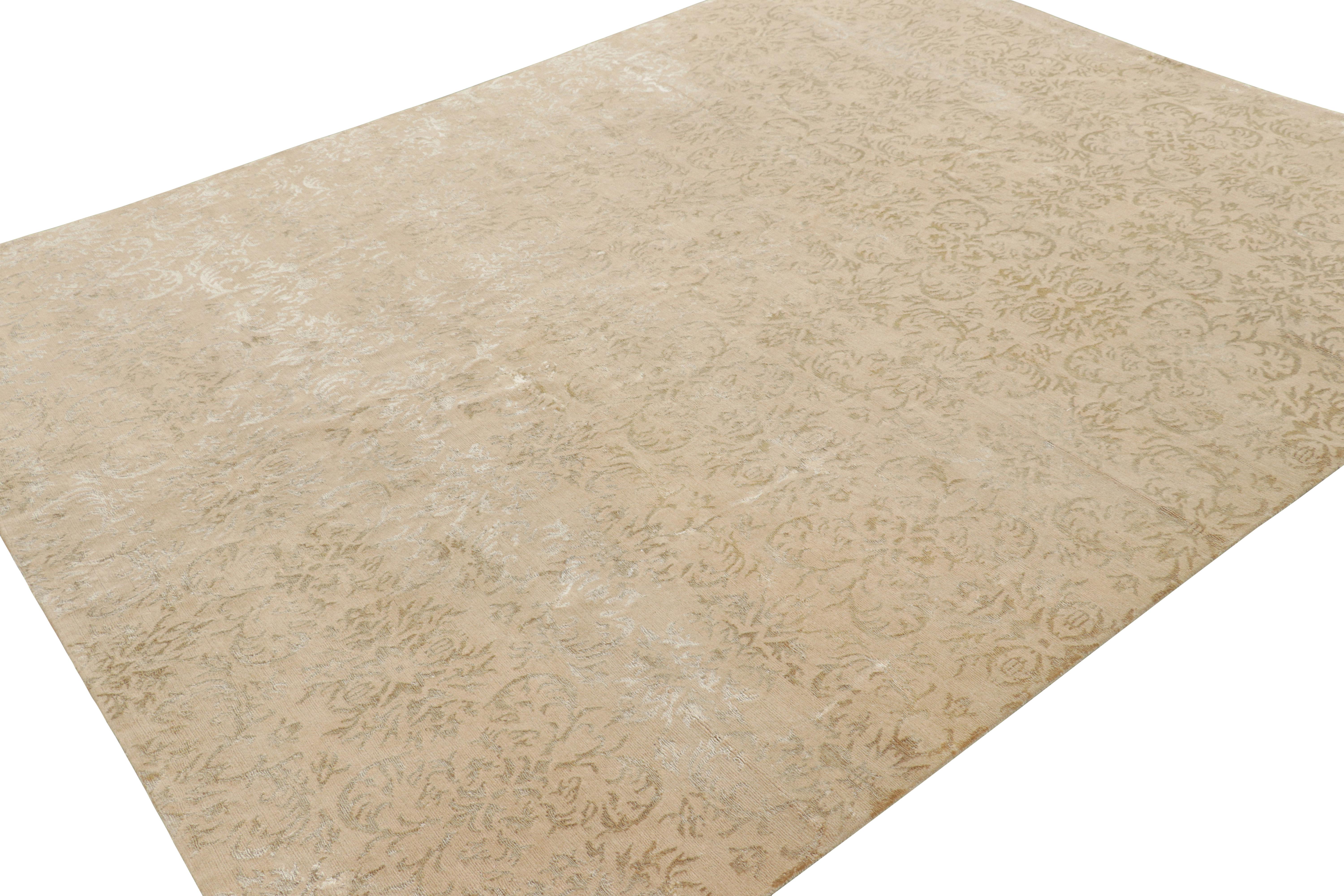 Rug & Kilim's European Style Rug in Beige-Brown with Arabesque Patterns in Green (tapis de style européen en beige et brun avec des motifs arabesques en vert) Neuf - En vente à Long Island City, NY