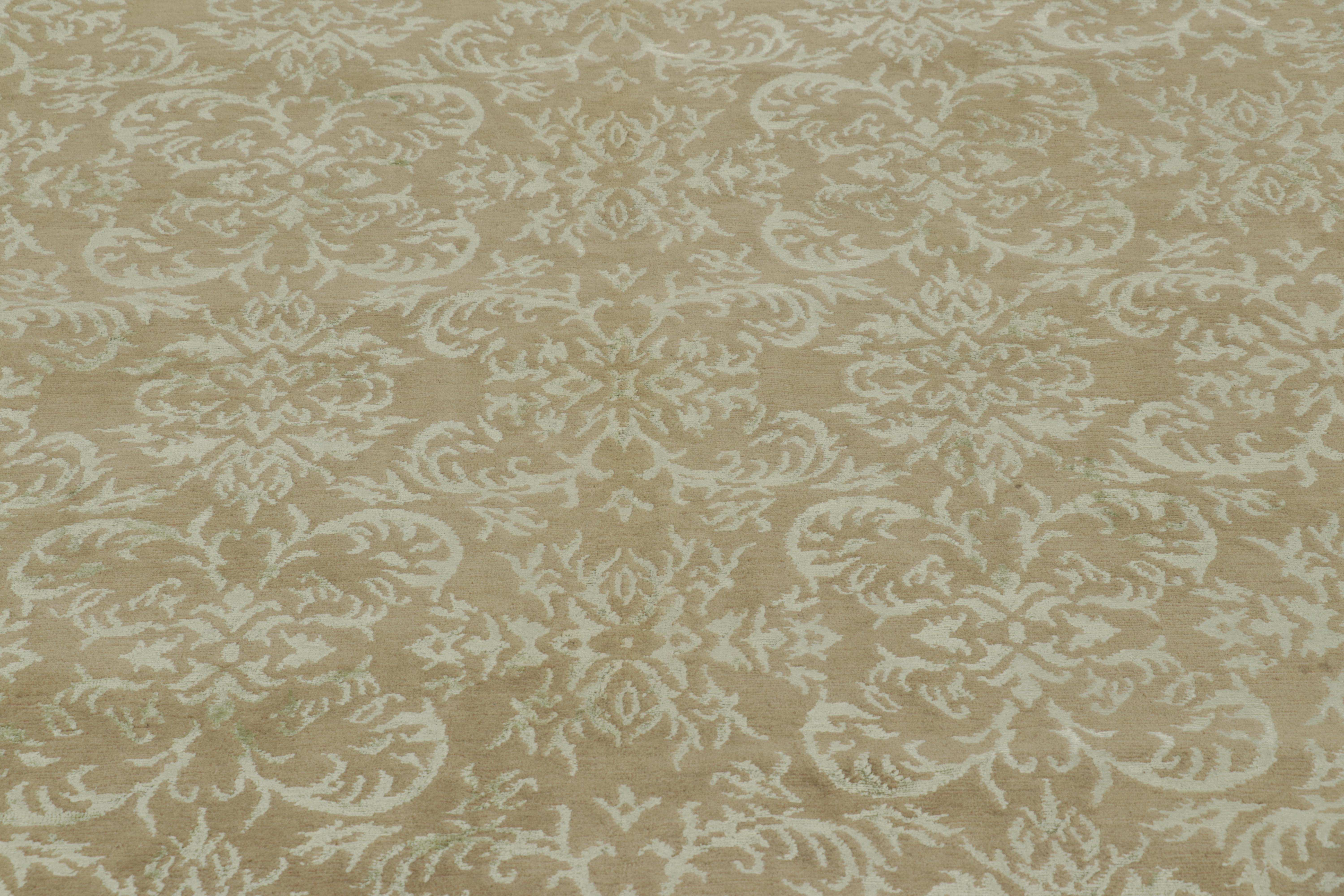 Annodato a mano in lana e seta nel nostro più lussuoso vello nepalese, questo tappeto di transizione 8x10 è un'aggiunta alla collezione di tappeti europei di Rug & Kilim.

Sul design: 

Gli ammiratori dell'artigianato e i collezionisti di arte