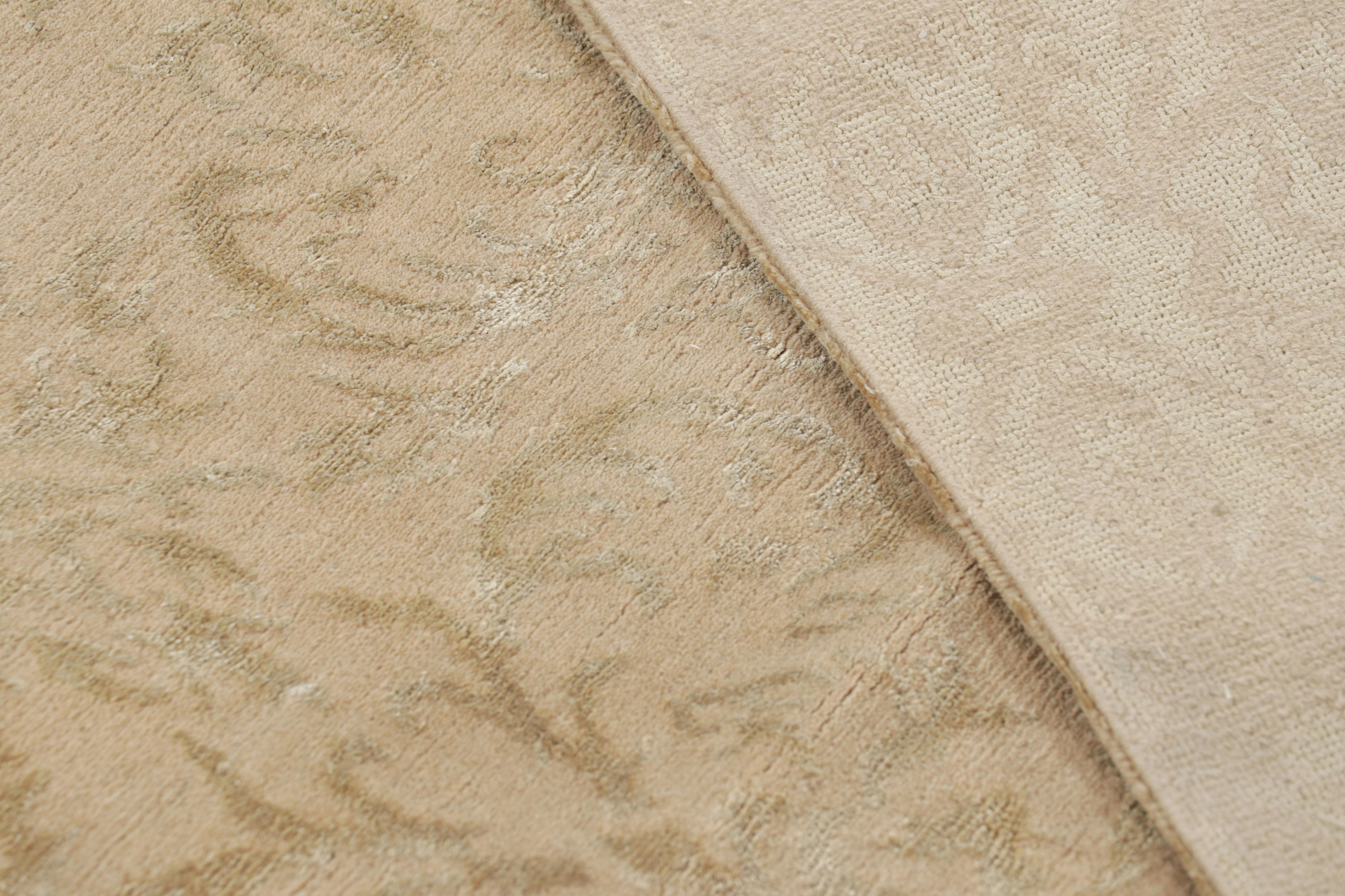 Rug & Kilim's European Style Rug in Beige-Brown with Arabesque Patterns in Green (tapis de style européen en beige et brun avec des motifs arabesques en vert) en vente 1