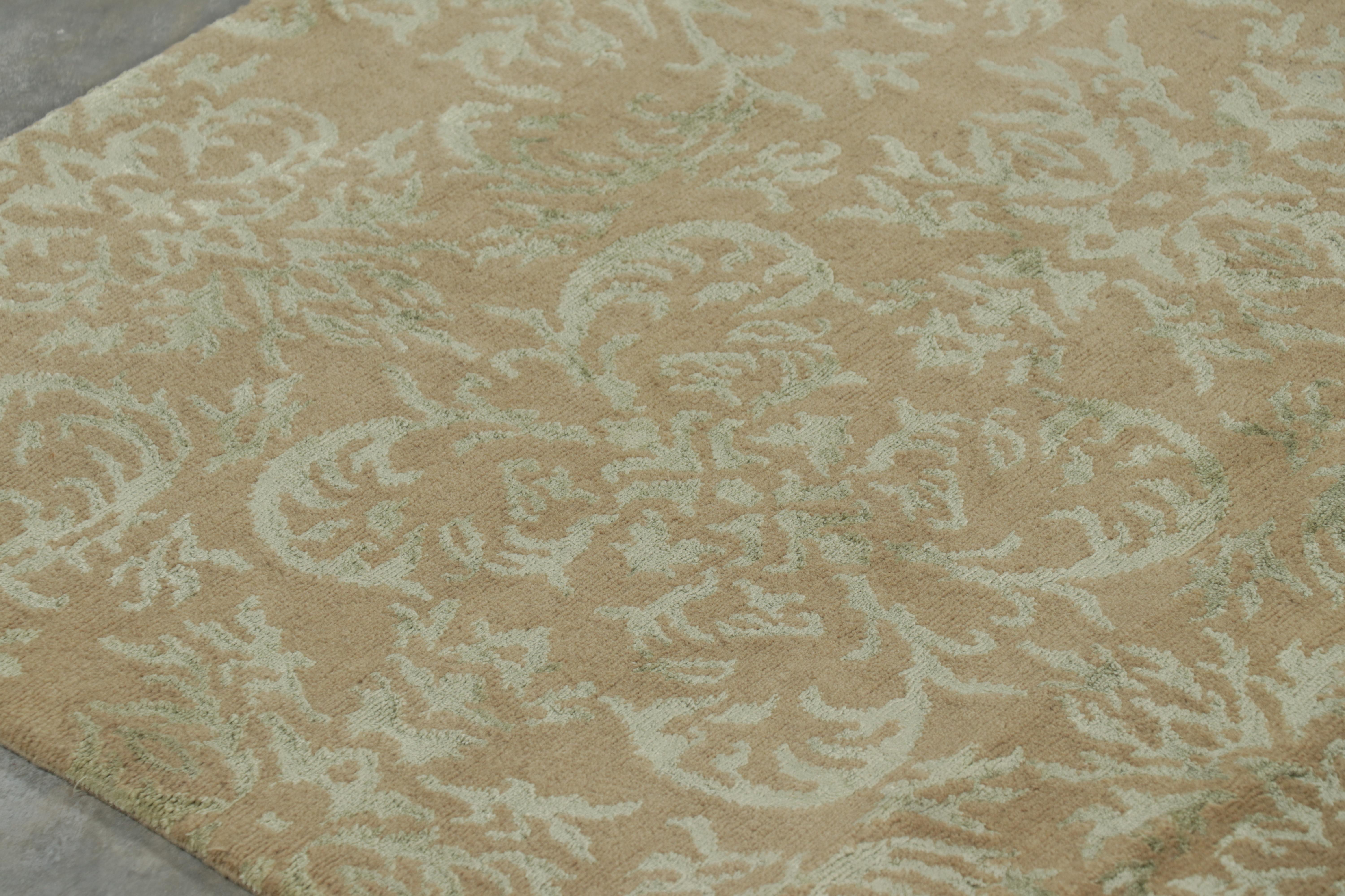 Tappeto Rug & Kilim in stile europeo in beige-marrone con motivi arabescati in verde In condizioni Nuovo in vendita a Long Island City, NY
